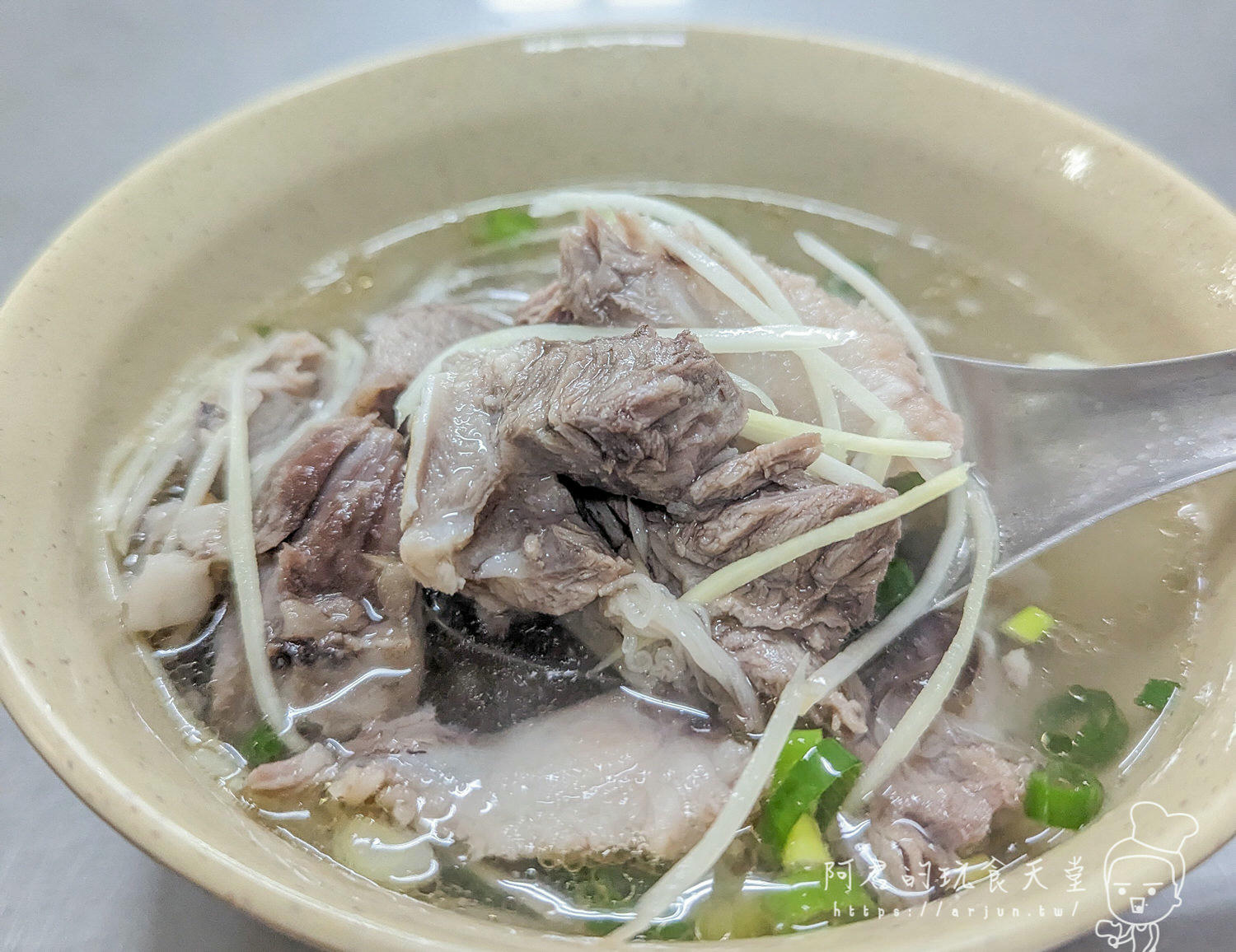【台中】三重埔米粉湯|小菜超多種,最厲害的是大骨湯、韭菜免費加好加滿 - 第16張圖