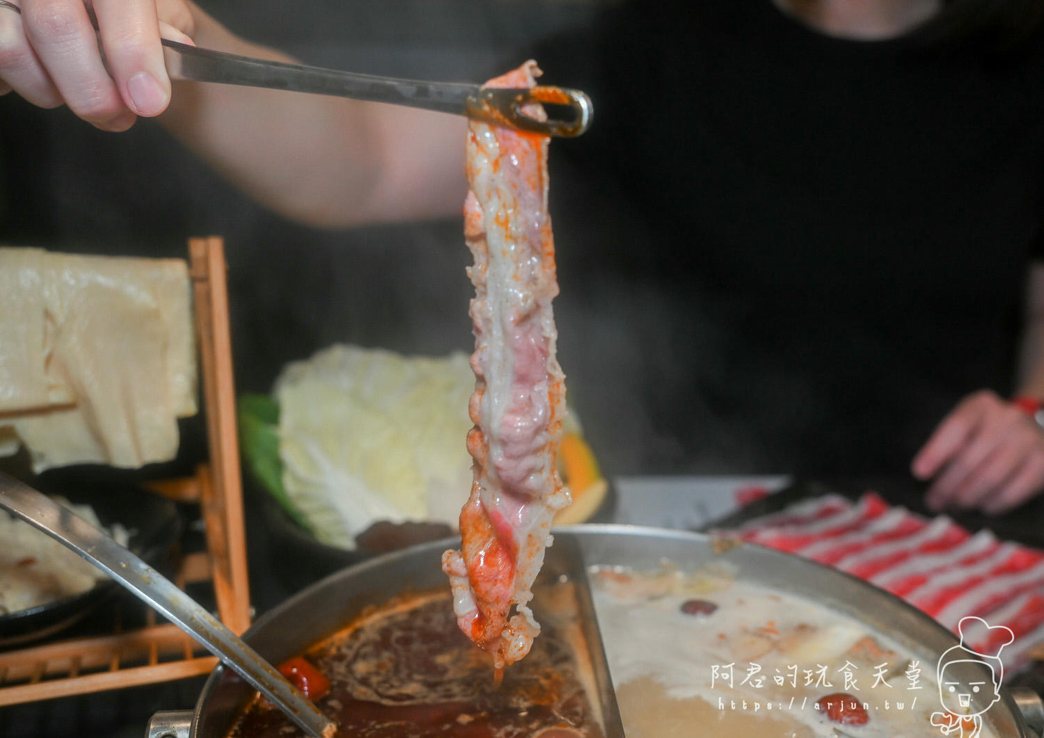 【台中】老豆府麻辣火鍋｜老饕吃過必回訪，不只麻辣鴨血豆腐能無限續加，黃金干貝鮑魚雞湯更是一絕