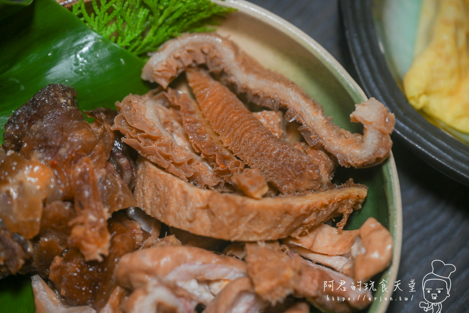 【台中】老豆府麻辣火鍋｜老饕吃過必回訪，不只麻辣鴨血豆腐能無限續加，黃金干貝鮑魚雞湯更是一絕