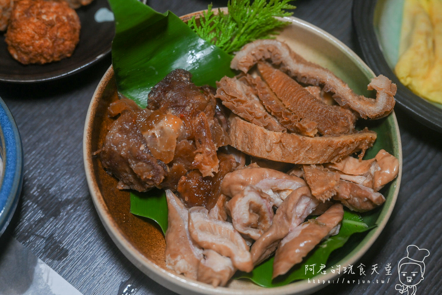 【台中】老豆府麻辣火鍋｜老饕吃過必回訪，不只麻辣鴨血豆腐能無限續加，黃金干貝鮑魚雞湯更是一絕