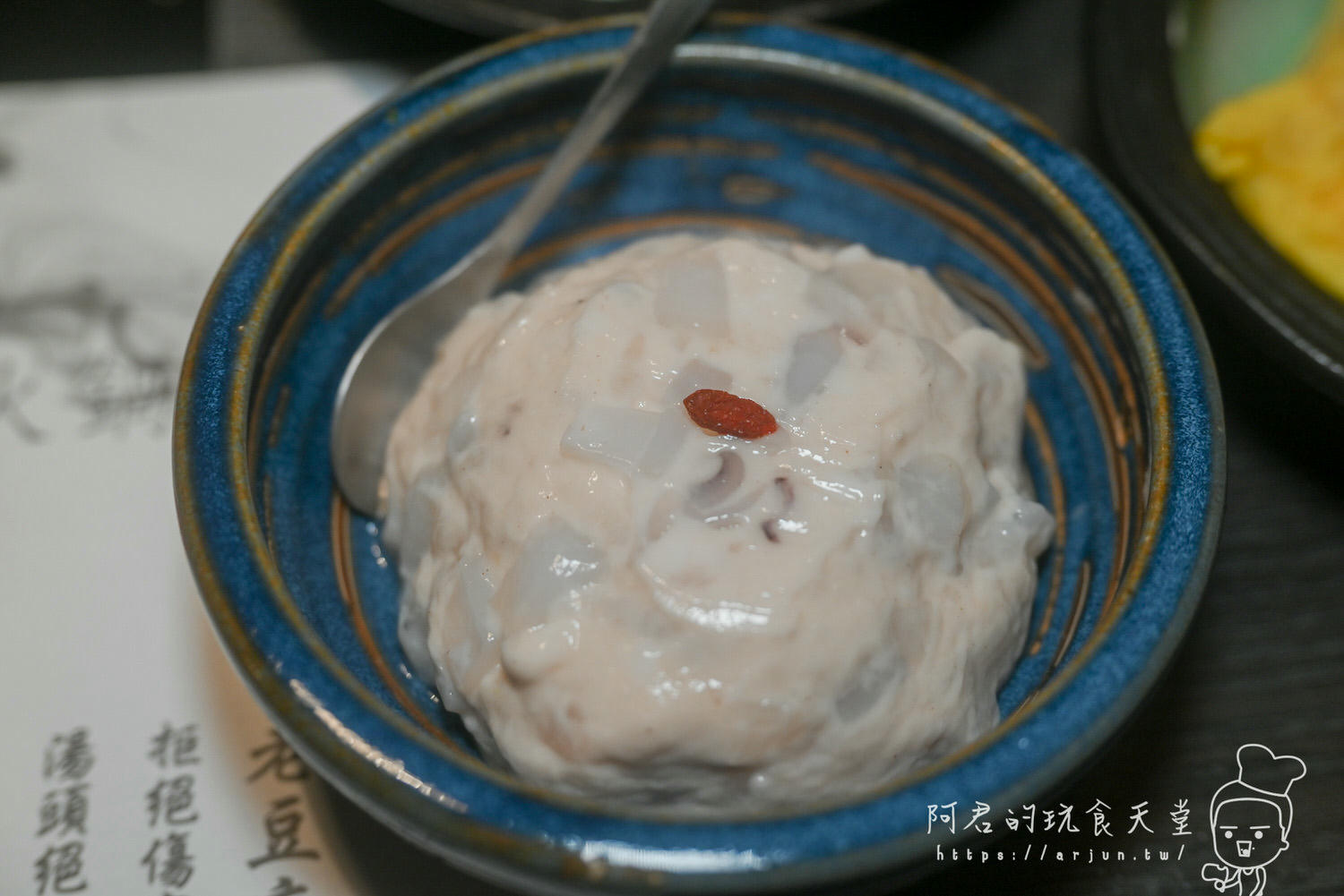 【台中】老豆府麻辣火鍋｜老饕吃過必回訪，不只麻辣鴨血豆腐能無限續加，黃金干貝鮑魚雞湯更是一絕