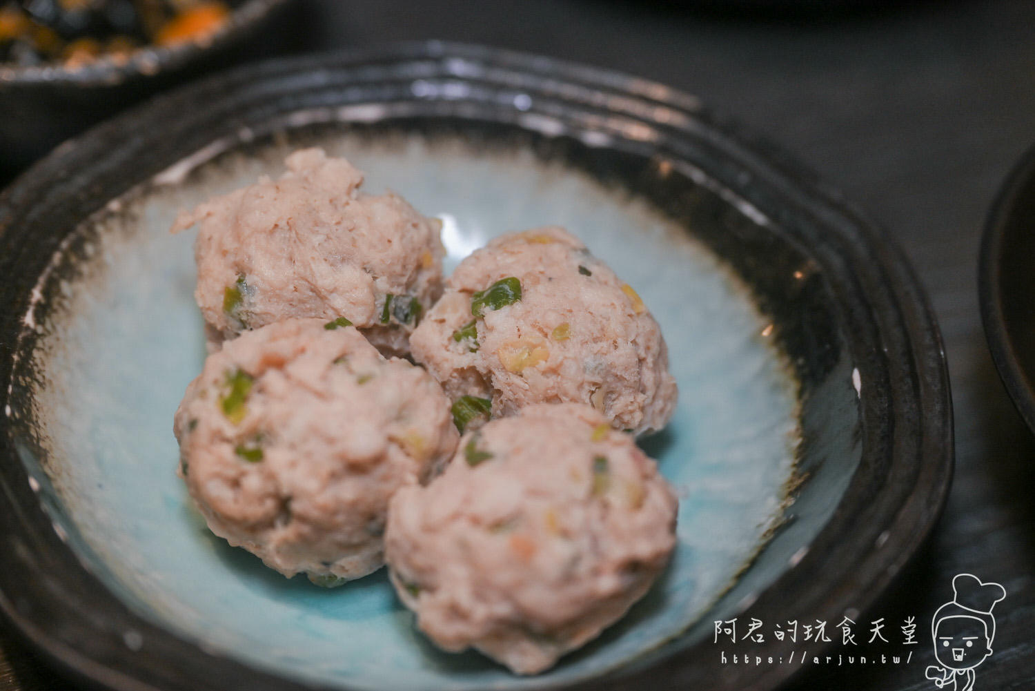 【台中】老豆府麻辣火鍋｜老饕吃過必回訪，不只麻辣鴨血豆腐能無限續加，黃金干貝鮑魚雞湯更是一絕