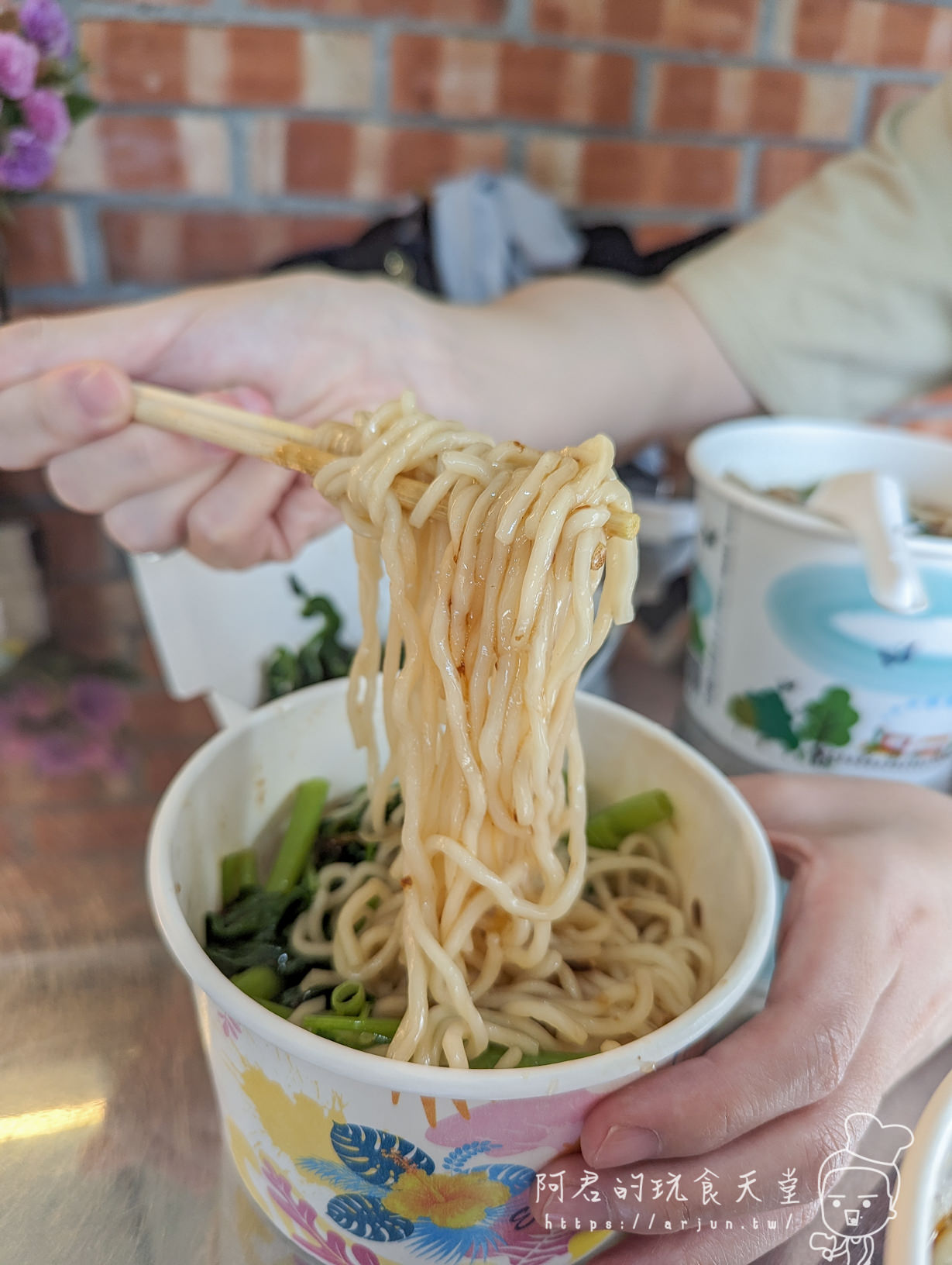 【台中】陳建誠牛肉麵|開在飲料店旁騎樓的真.隱藏版美食!在路邊吃170元的半筋半肉牛肉麵值得嗎? - 第12張圖