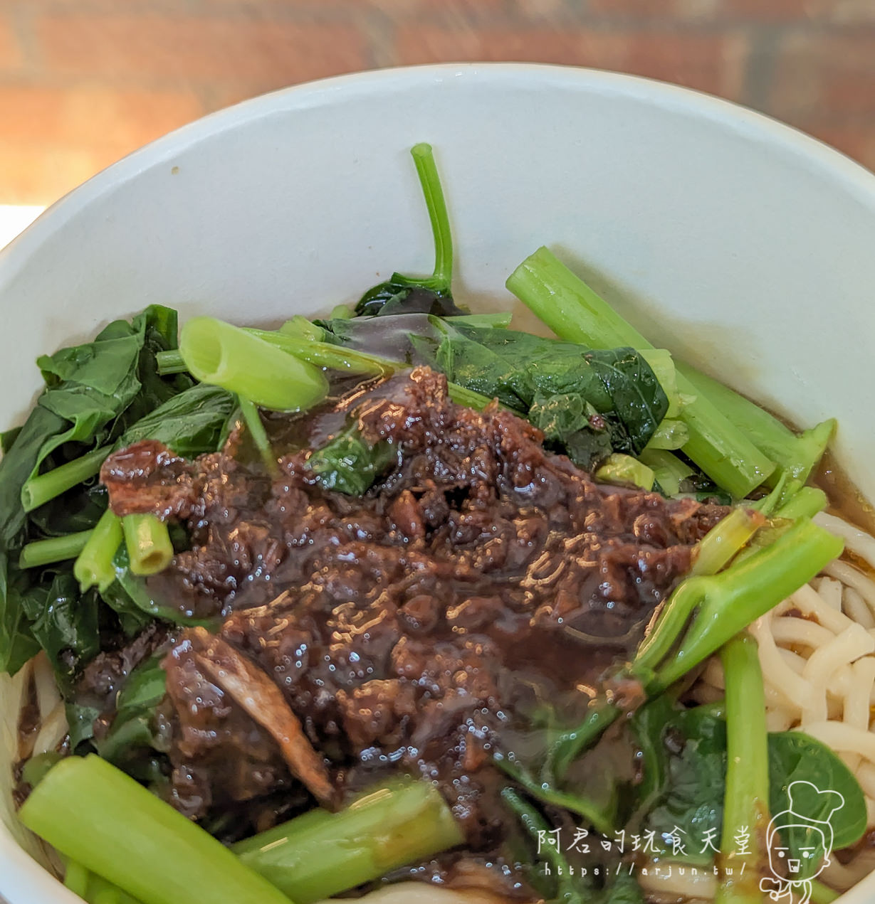 【台中】陳建誠牛肉麵|開在飲料店旁騎樓的真.隱藏版美食!在路邊吃170元的半筋半肉牛肉麵值得嗎? - 第11張圖 陳建誠牛肉麵(西屯店)