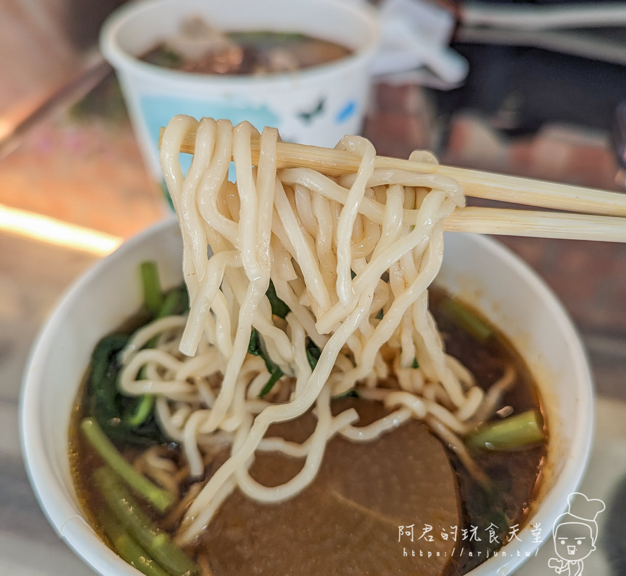 【台中】陳建誠牛肉麵|開在飲料店旁騎樓的真.隱藏版美食!在路邊吃170元的半筋半肉牛肉麵值得嗎? - 第8張圖