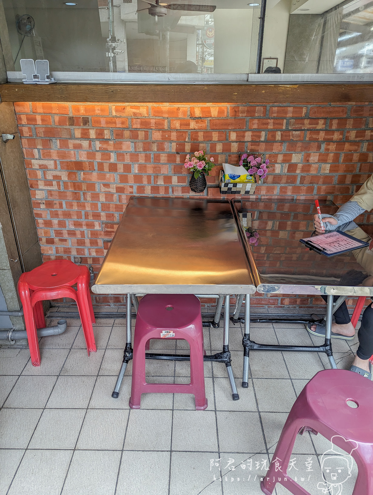 【台中】陳建誠牛肉麵|開在飲料店旁騎樓的真.隱藏版美食!在路邊吃170元的半筋半肉牛肉麵值得嗎? - 第4張圖 陳建誠牛肉麵(西屯店)