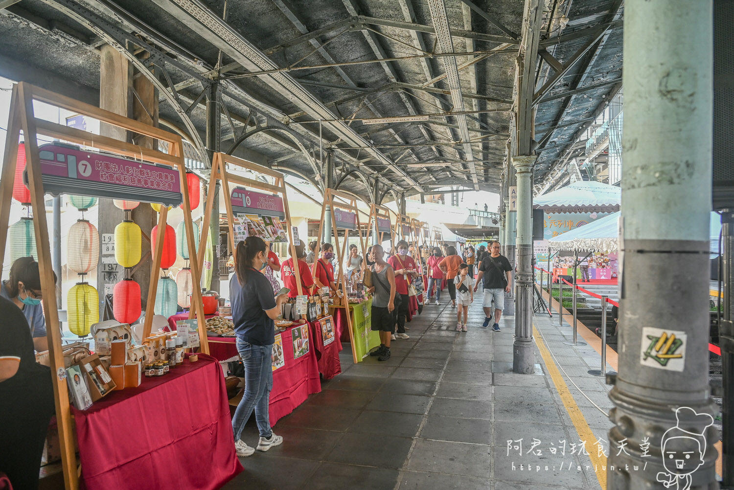 【台中】韓國超人氣KAKAO FRIENDS 聯名耶誕快閃店，快來臺中驛鐵道文化園區，集章拿明信片！