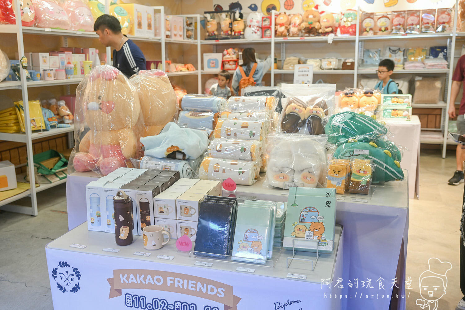 【台中】韓國超人氣KAKAO FRIENDS 聯名耶誕快閃店，快來臺中驛鐵道文化園區，集章拿明信片！