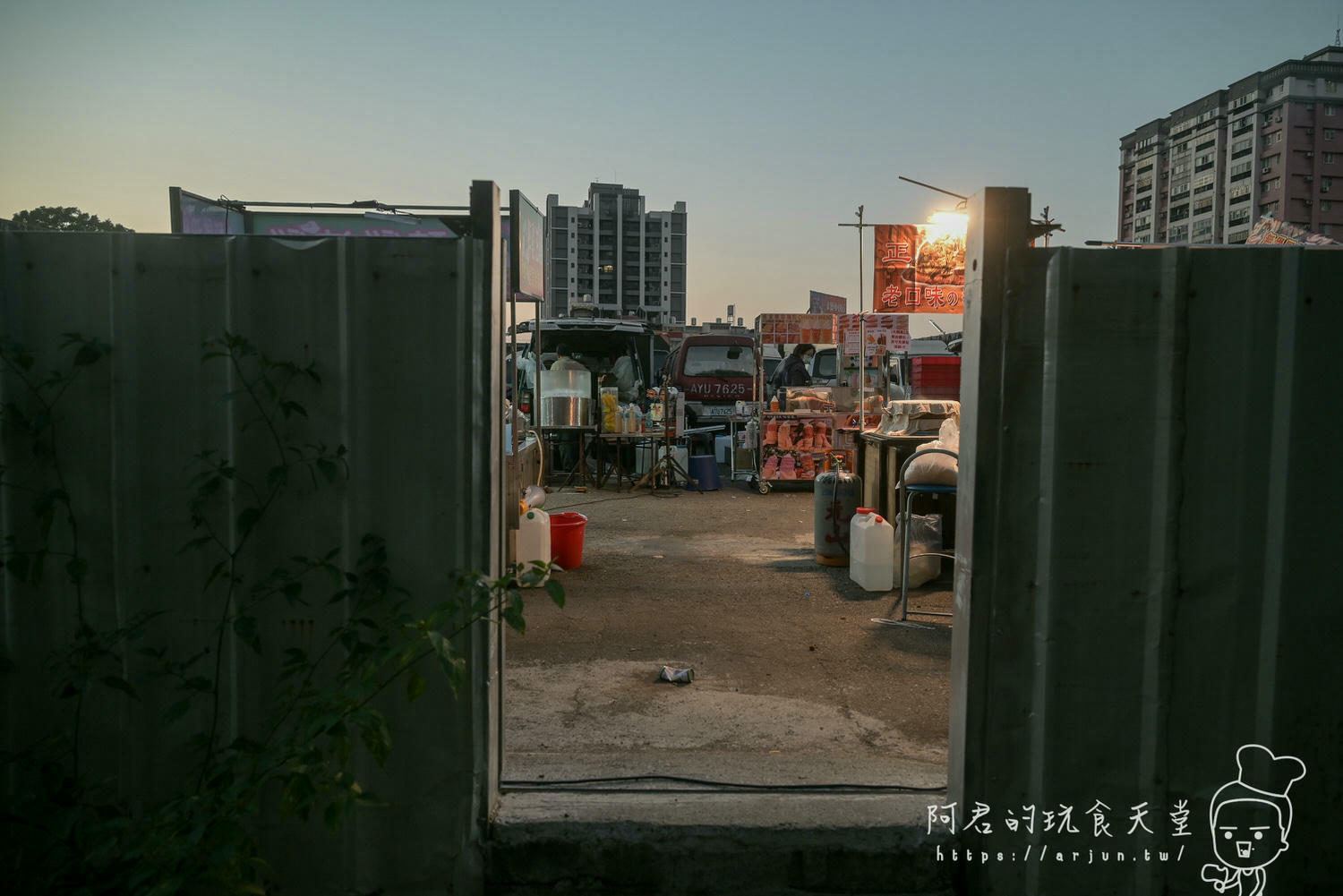 雅潭夜市美食推薦:灶腳古早味蒜香烏龍豆干,多種配料任選,獨家蒜香醬汁,加辣更是過癮 - 第2張圖