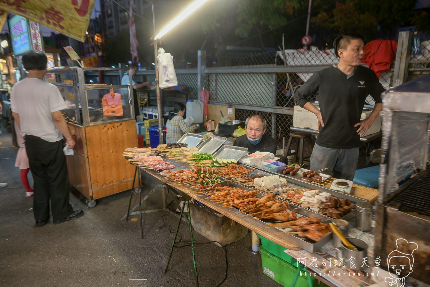 雅潭夜市美食推薦:灶腳古早味蒜香烏龍豆干,多種配料任選,獨家蒜香醬汁,加辣更是過癮 - 第6張圖