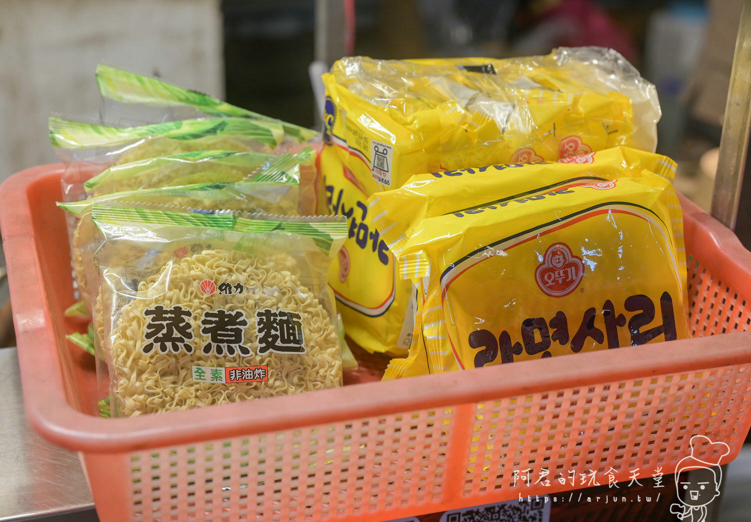 雅潭夜市美食推薦:灶腳古早味蒜香烏龍豆干,多種配料任選,獨家蒜香醬汁,加辣更是過癮 - 第9張圖