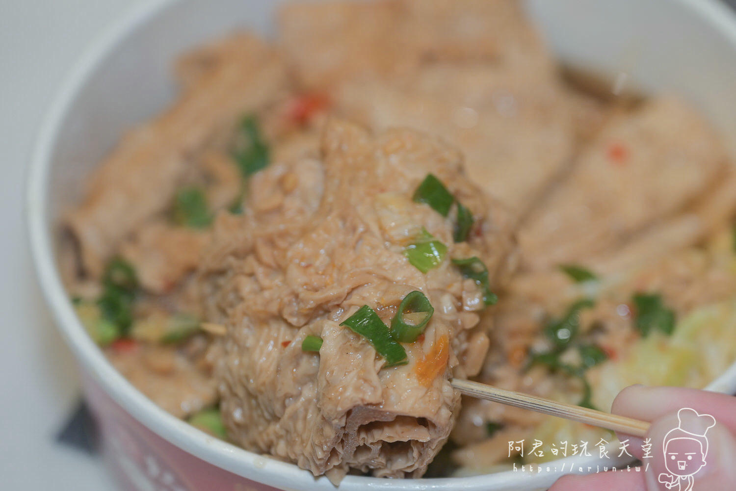 雅潭夜市美食推薦:灶腳古早味蒜香烏龍豆干,多種配料任選,獨家蒜香醬汁,加辣更是過癮 - 第19張圖