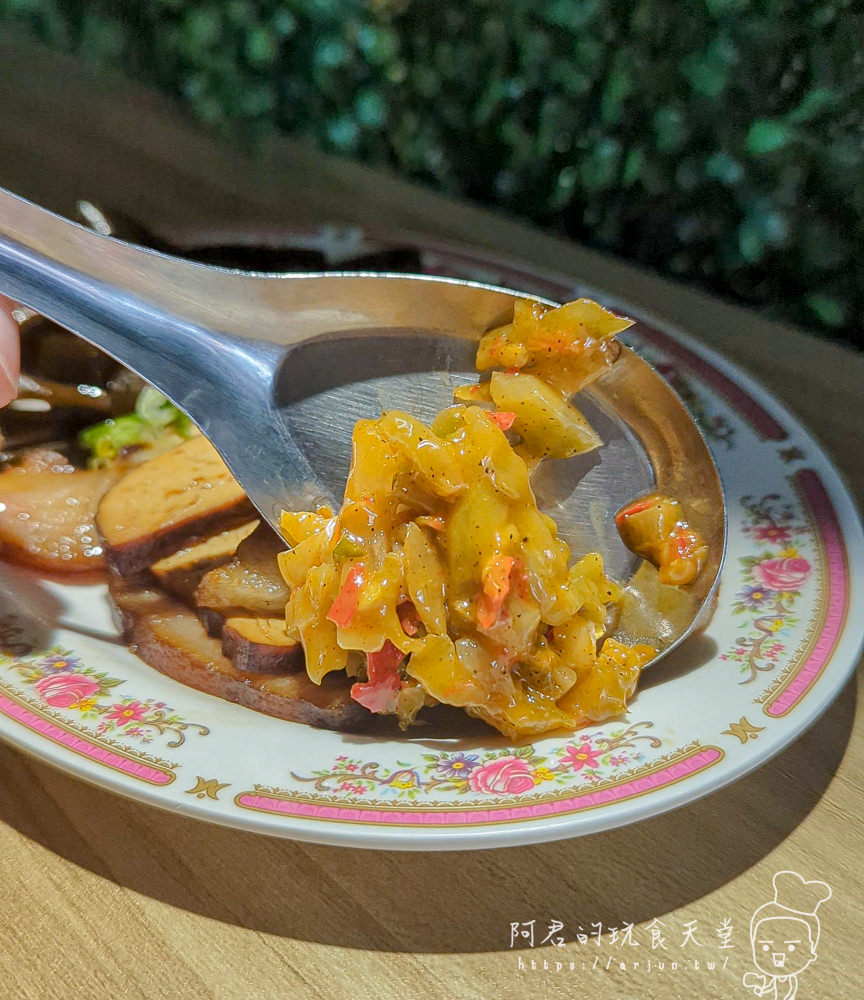 【台中】一早就能豬肝吃到飽！阿霞豬肝麵｜飄香將近半甲子，隱藏巷弄再巷弄內的老麵攤