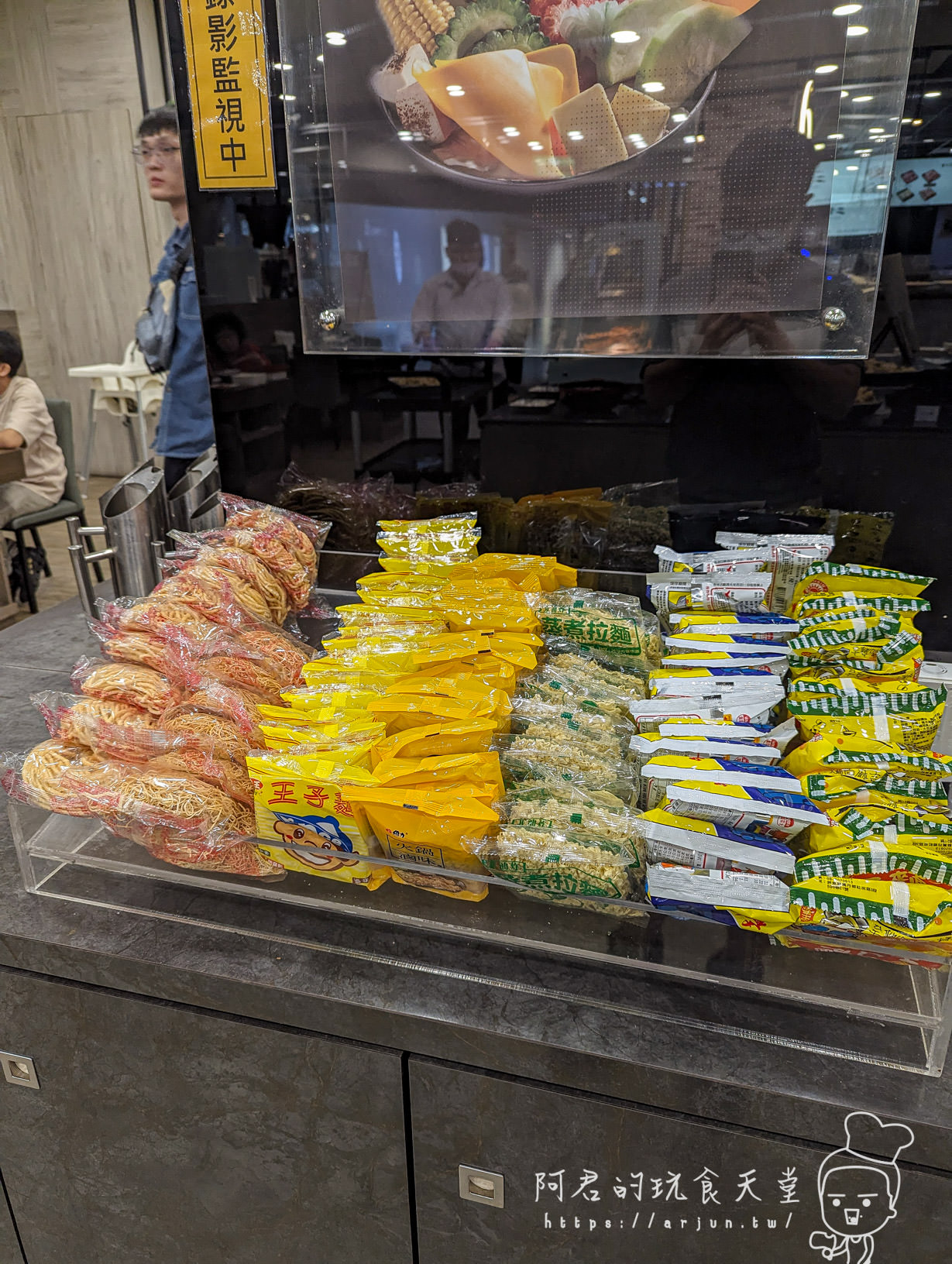 【台中】鬥牛士二鍋台中文心店|壽喜燒吃粗飽,價格便宜,但肉…不知道自己吃了什麼 - 第11張圖