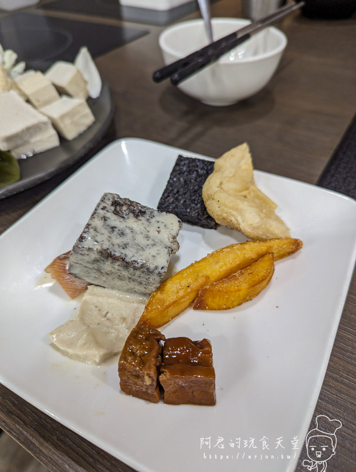 【台中】鬥牛士二鍋台中文心店|壽喜燒吃粗飽,價格便宜,但肉…不知道自己吃了什麼 - 第26張圖