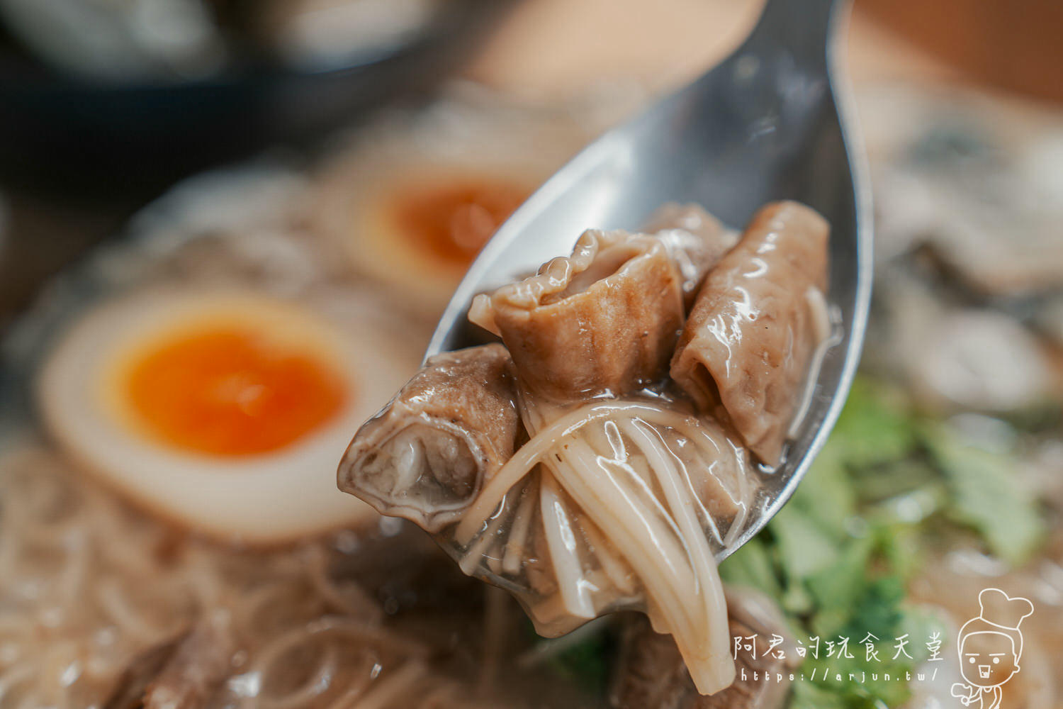 【台中】滿溢手工麵線｜不到百元的招牌麵線，料多到看不見底！還有波士頓龍蝦麵線，實在超浮誇