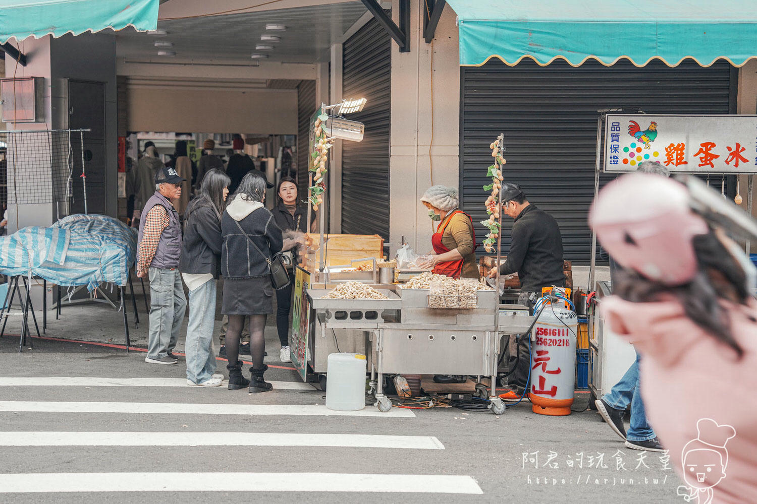 天津年貨大街｜乾脆改名夜市大街？居然還賣肉夾饃、螺獅粉，網友嫌到不行