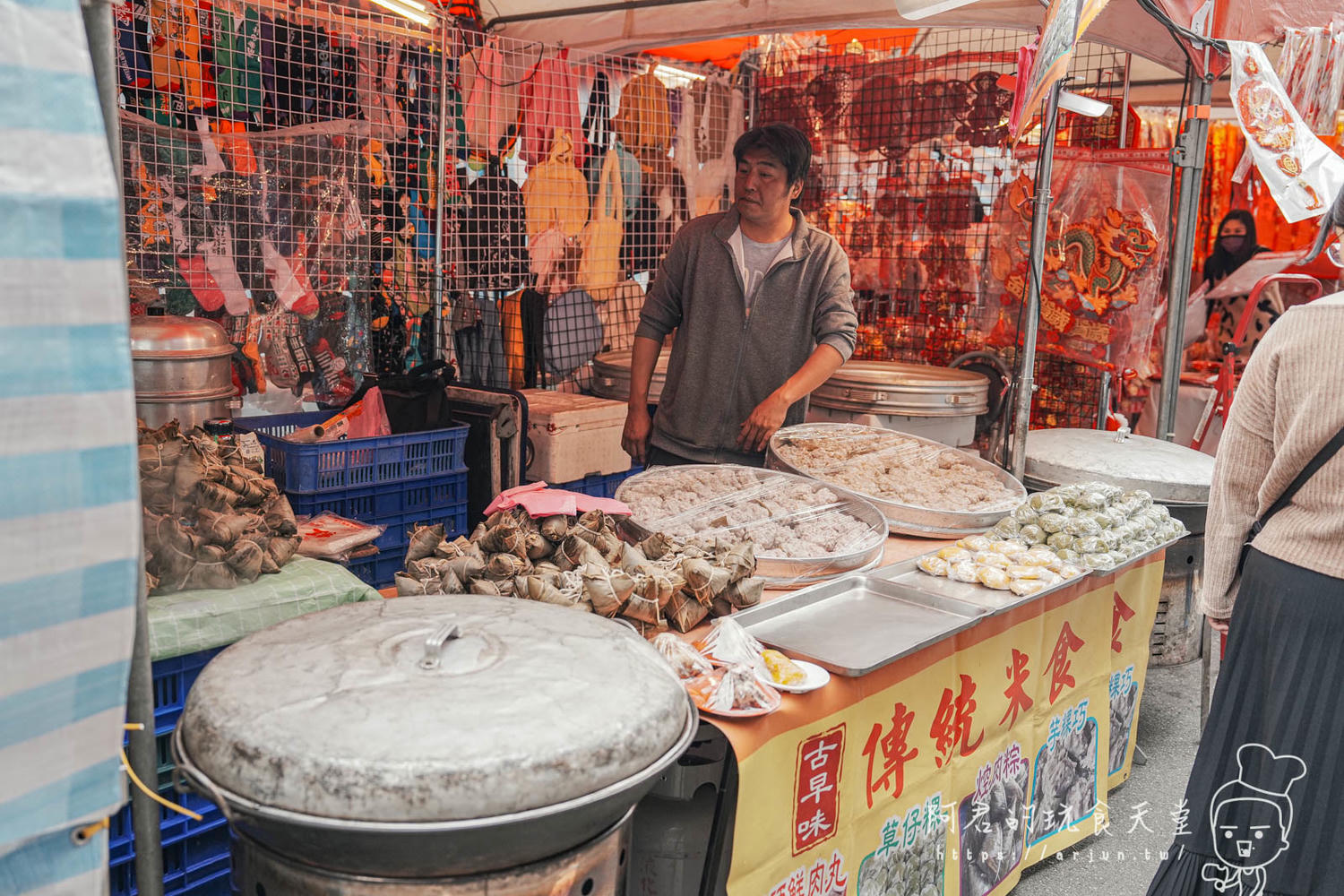 天津年貨大街｜乾脆改名夜市大街？居然還賣肉夾饃、螺獅粉，網友嫌到不行