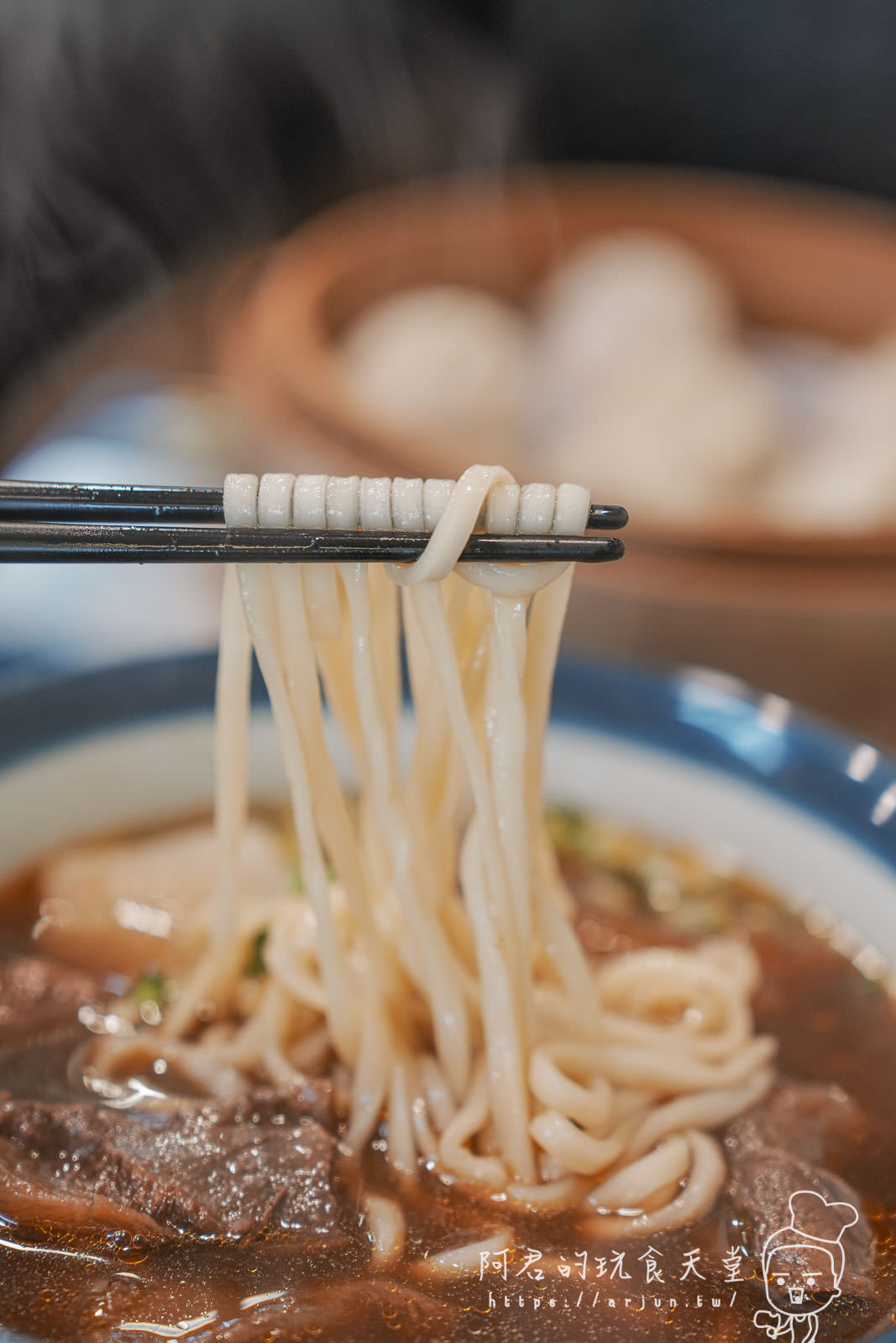 【台中】饕食館｜雖然主打小籠湯包，但牛肉麵才是極品｜老字號台中北屯小吃