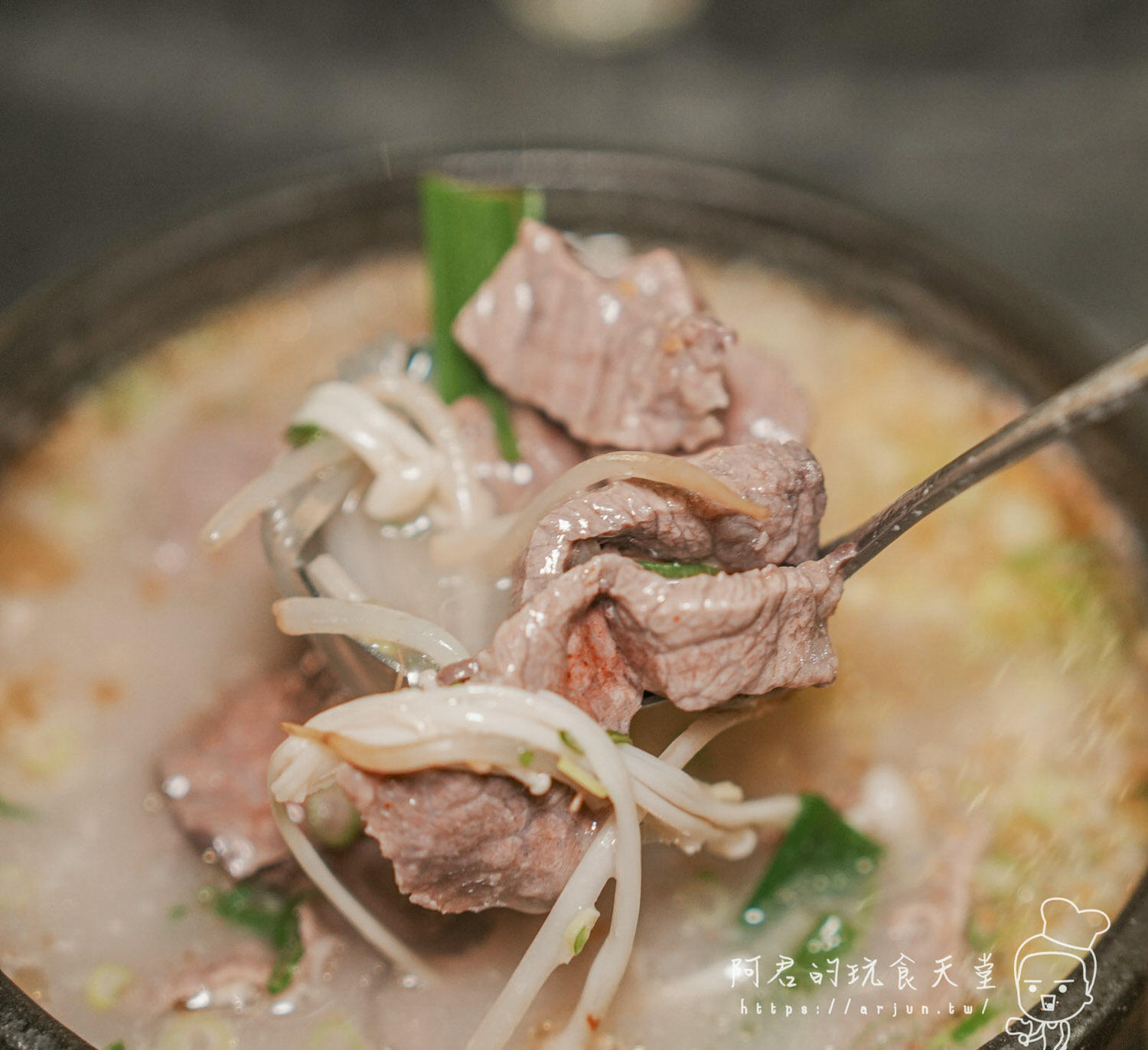 【台中】知肉極緻韓燒肉，韓燒肉的行家之稱，除了全程代烤，還有獨家真露販賣機，20種韓式酒水隨便你投(含菜單)