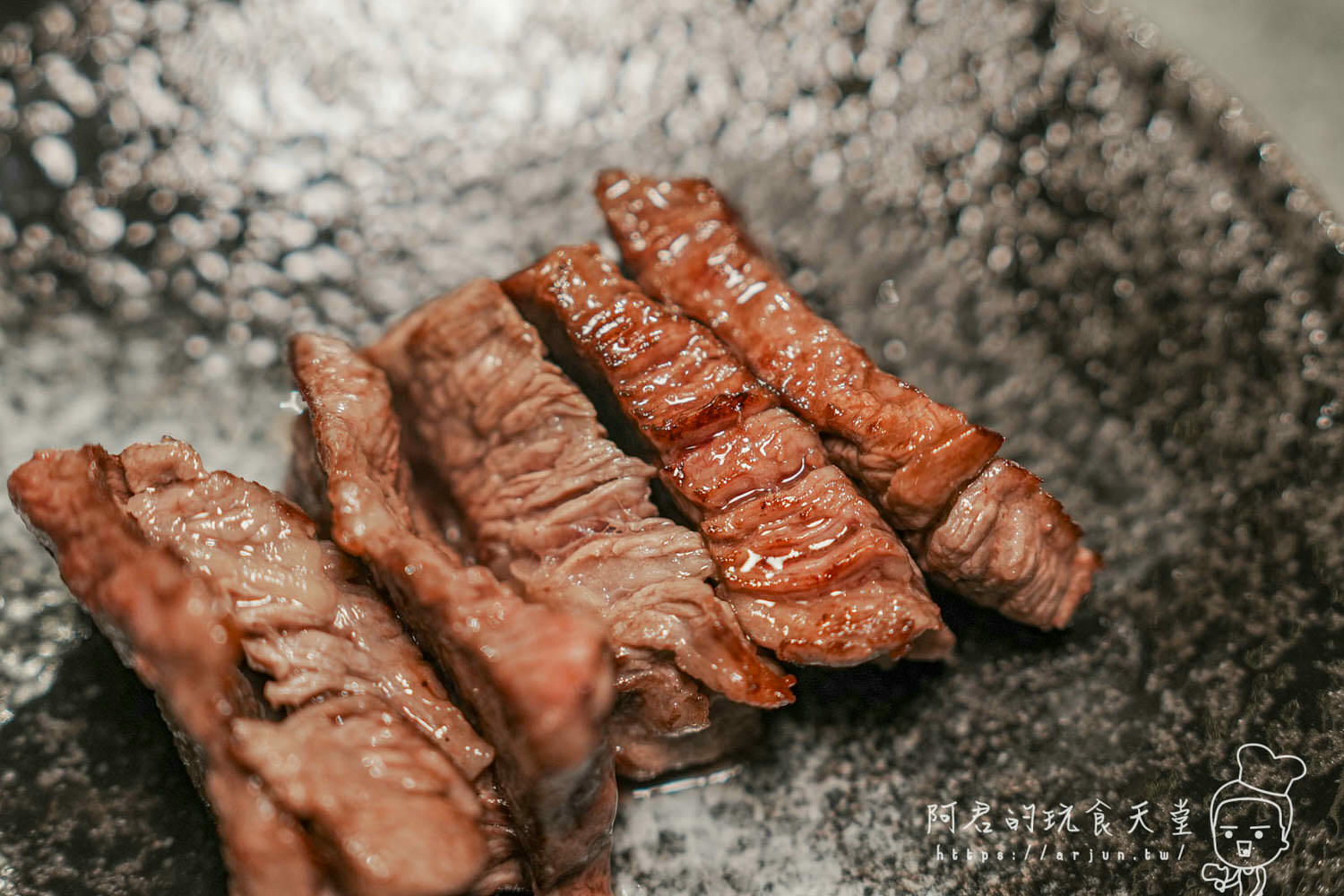 【台中】知肉極緻韓燒肉，韓燒肉的行家之稱，除了全程代烤，還有獨家真露販賣機，20種韓式酒水隨便你投(含菜單)