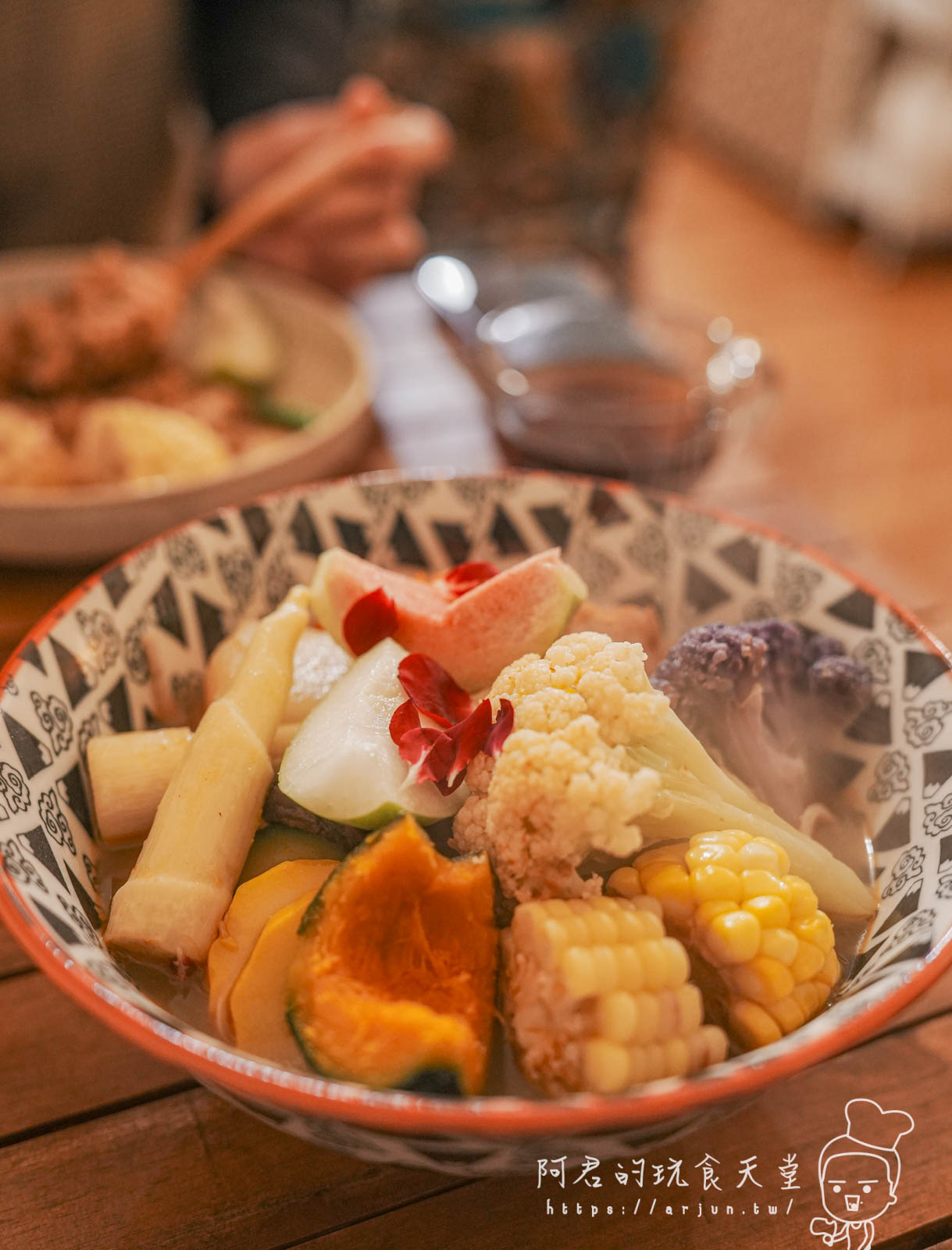 【南投】貓居蔬食｜茶香融合在地食材，即便無肉不歡也會愛上(菜單)｜埔里必吃素食