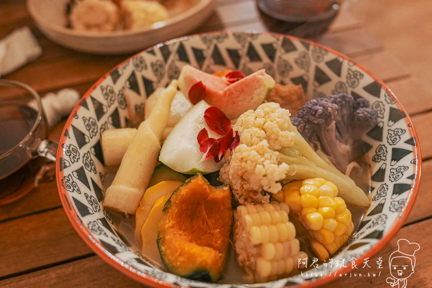 【南投】貓居蔬食｜茶香融合在地食材，即便無肉不歡也會愛上(菜單)｜埔里必吃素食