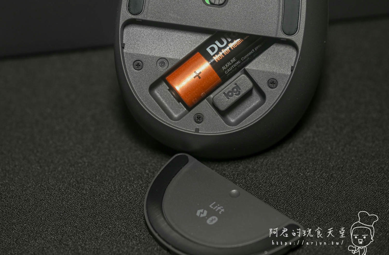 Logitech 羅技 Lift 人體工學垂直滑鼠 開箱評測、使用半年心得評價｜小手、左手族群的福音