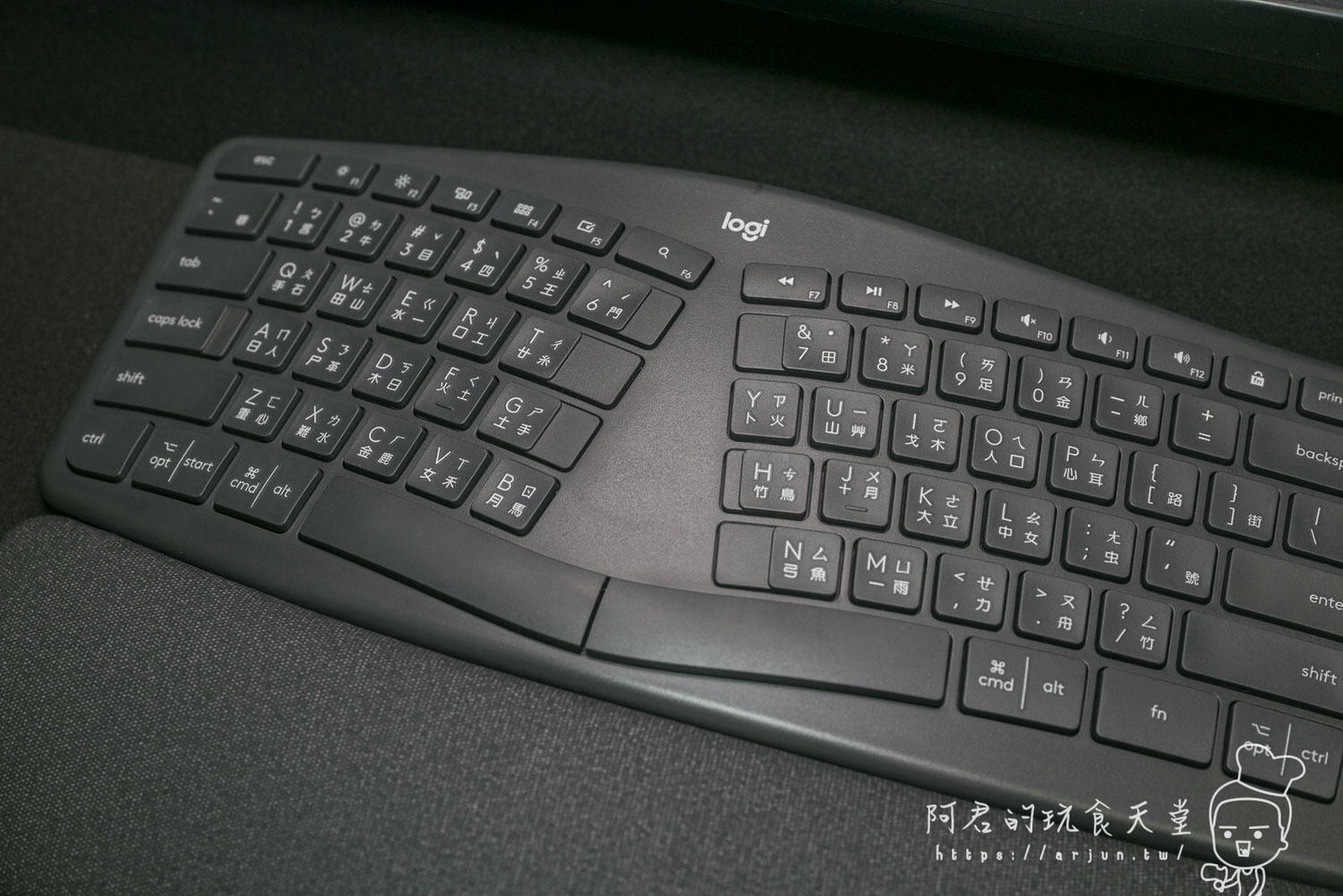 人體工學真的有用嗎？Logitech 羅技 Ergo K860人體工學鍵盤 開箱評測、使用半年心得評價｜改善手腕疼痛的辦公室神器