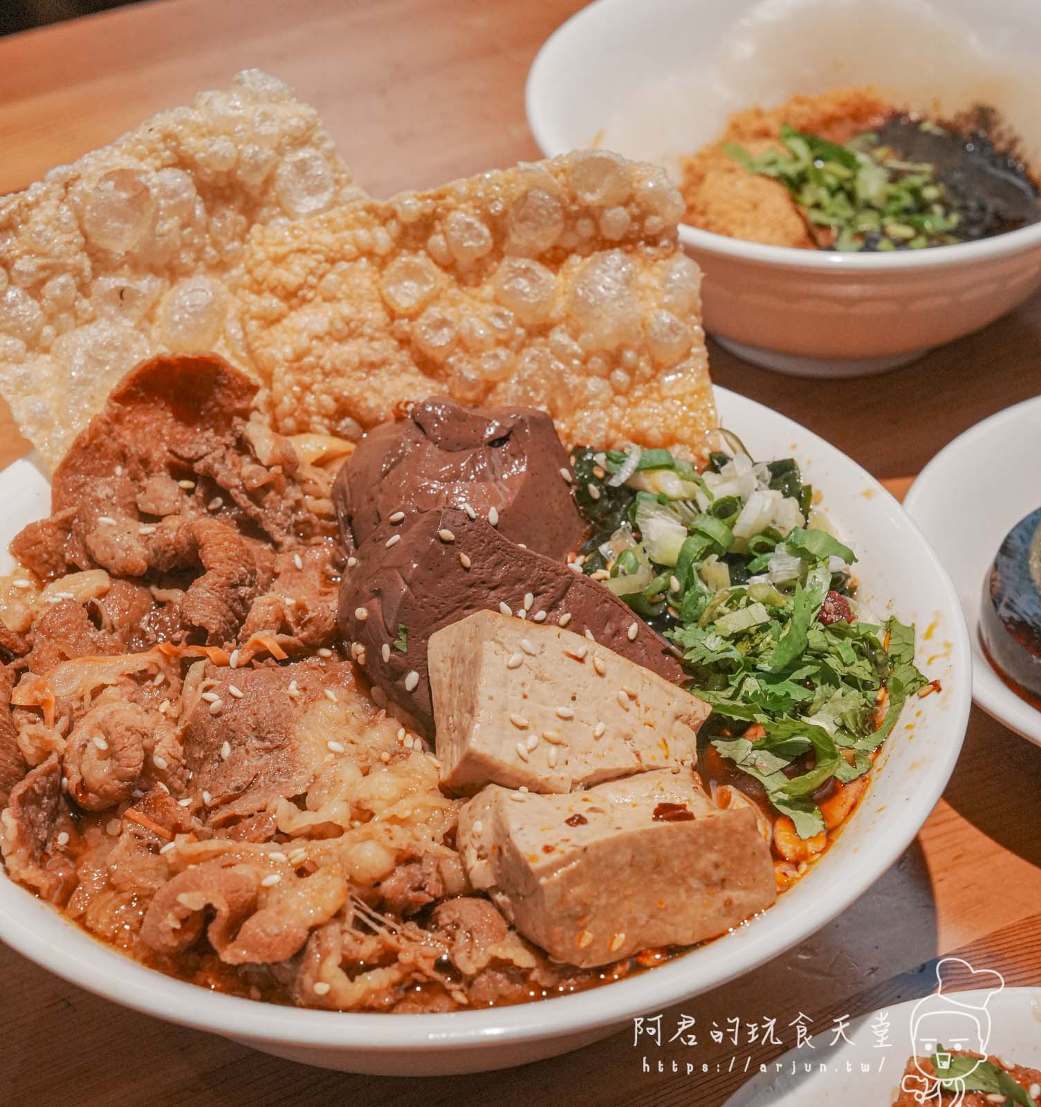 【台中】享麻酸辣粉，忠孝夜市美食推薦，酸辣夠味！又麻又辣的豆花也是必吃！