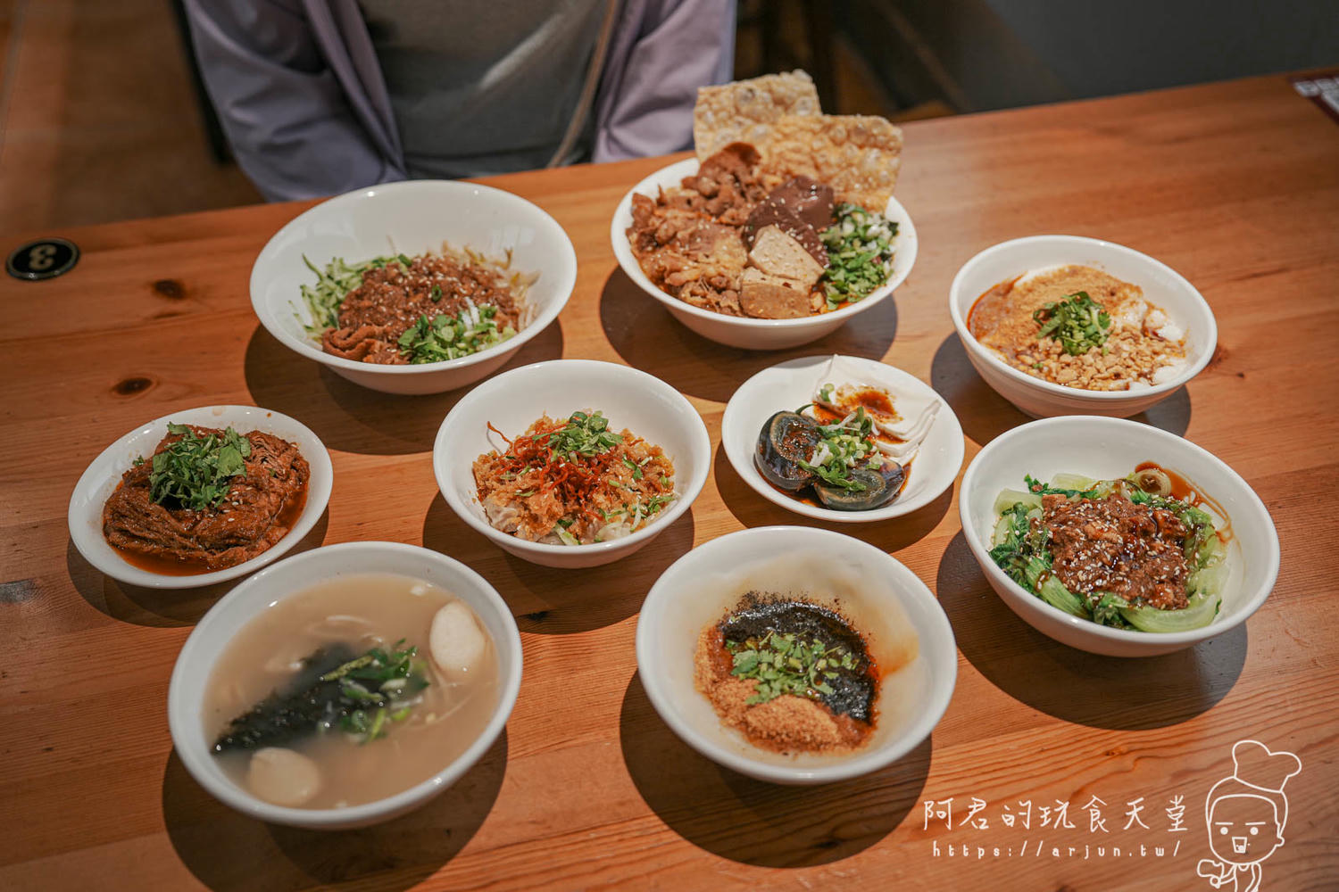 【台中】享麻酸辣粉，忠孝夜市美食推薦，酸辣夠味！又麻又辣的豆花也是必吃！