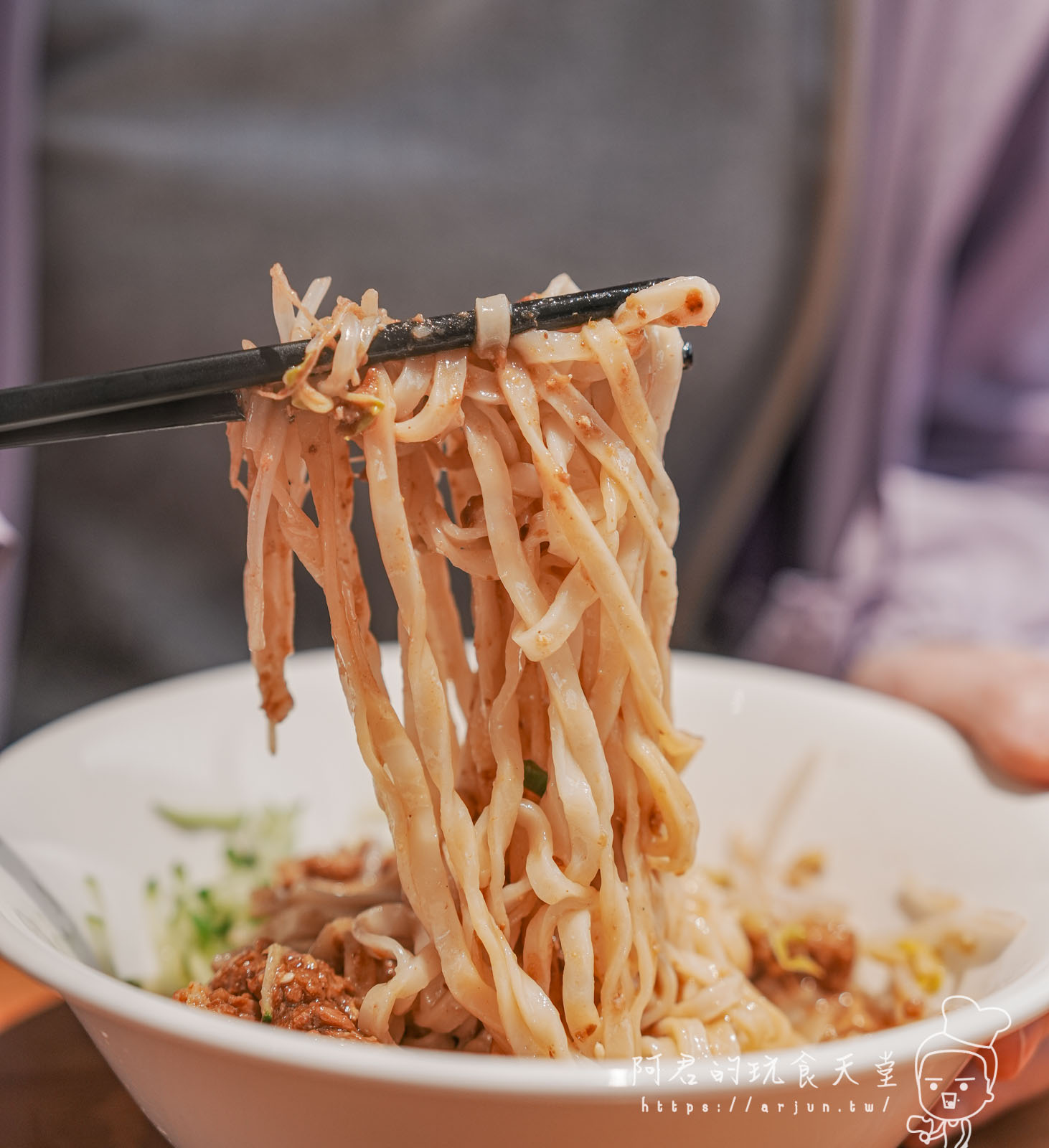 【台中】享麻酸辣粉，忠孝夜市美食推薦，酸辣夠味！又麻又辣的豆花也是必吃！