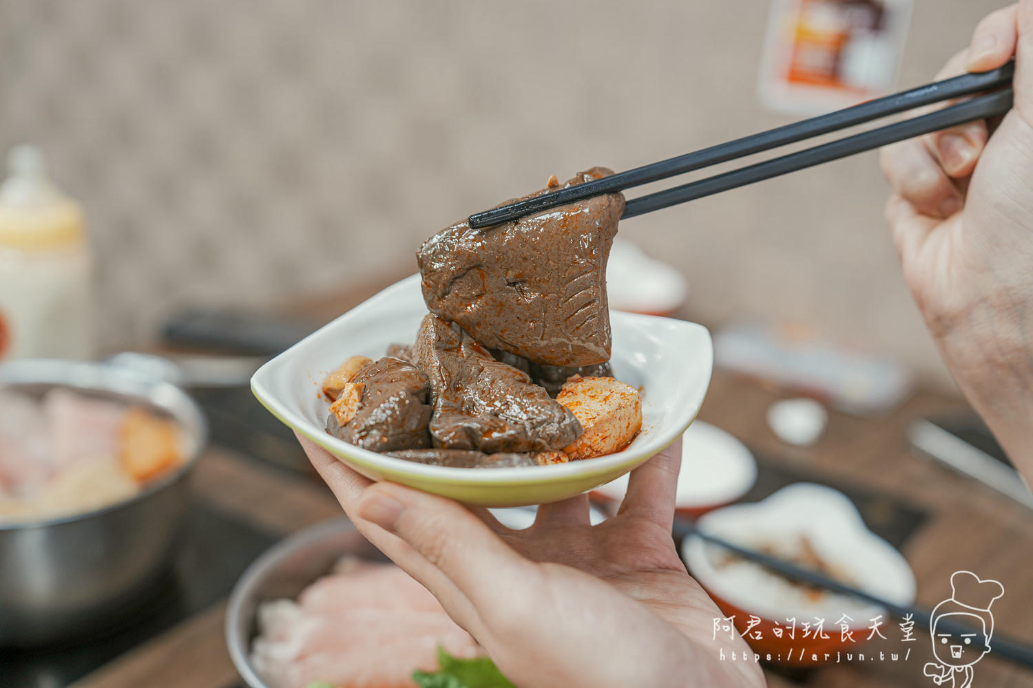 【台中】鍋小三，沙鹿必吃鍋物推薦，不到兩百元～就有麻辣鴨血、肉燥飯、王子麵、冰淇淋免費享用！(菜單)