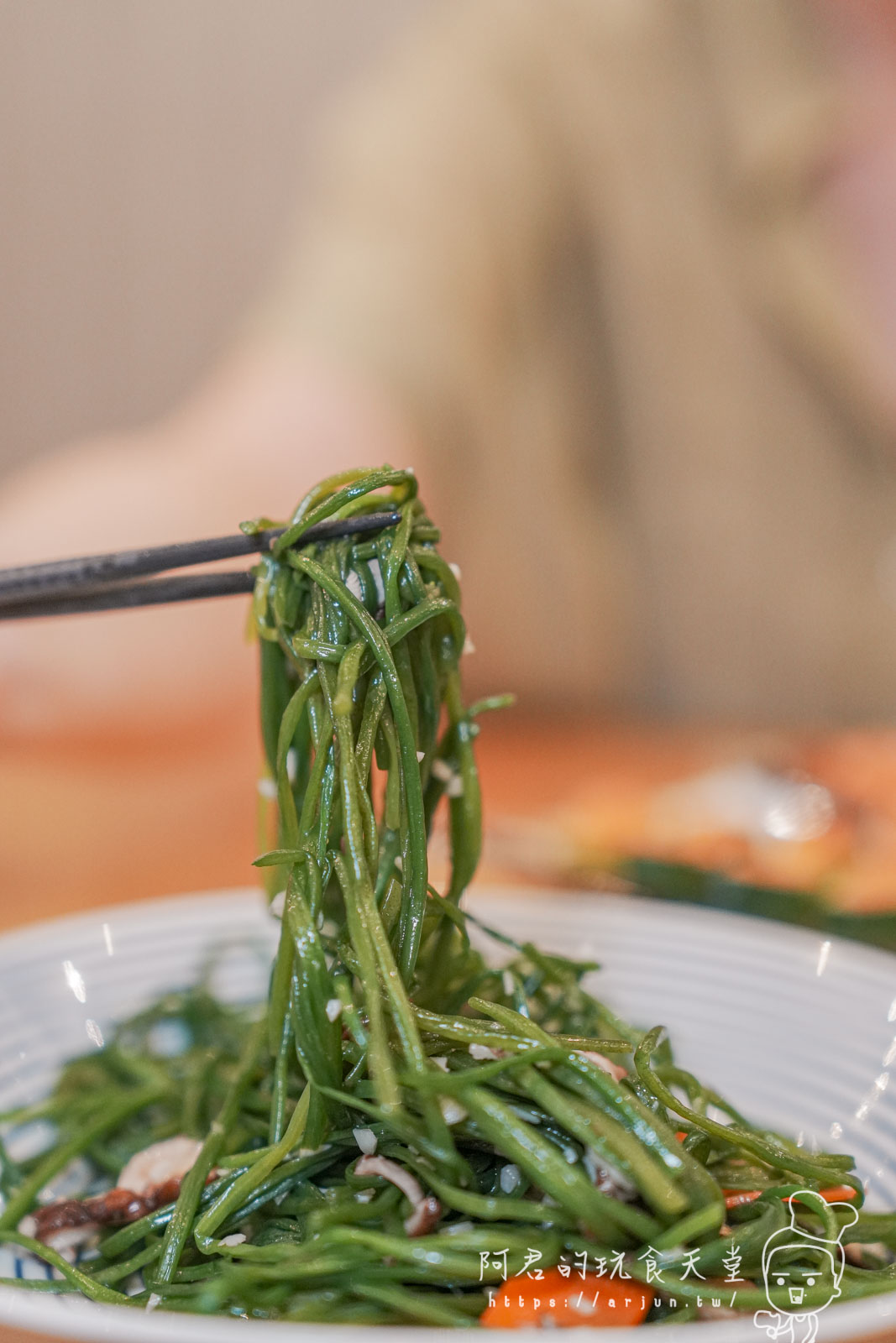 台中宵夜好去處！巴士底家串燒，在龍貓巴士上享美食，逢甲必吃推薦