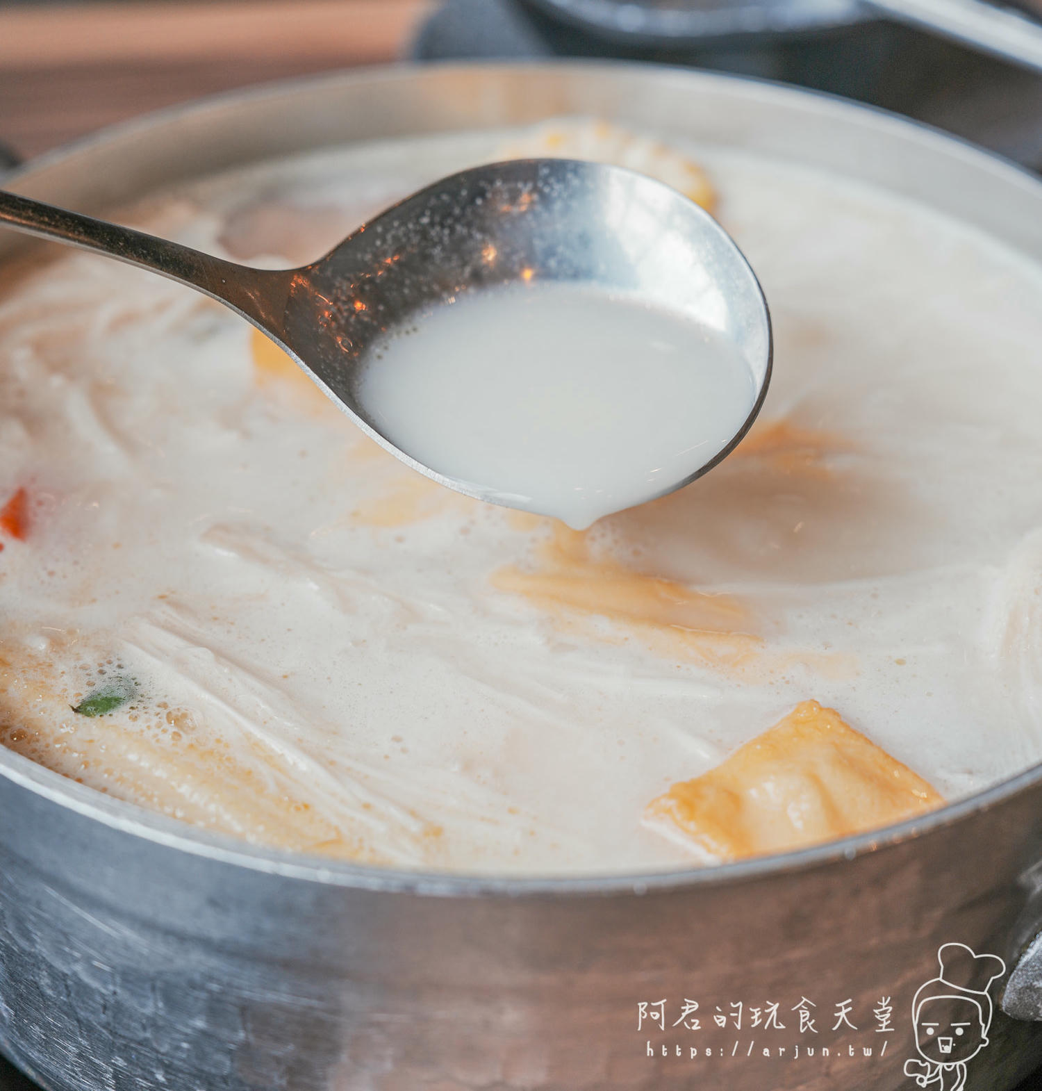 沙鹿火鍋推薦，宇良食必點爆蝦雙人套餐，超澎湃海鮮拼盤加上多種口味湯底一次滿足