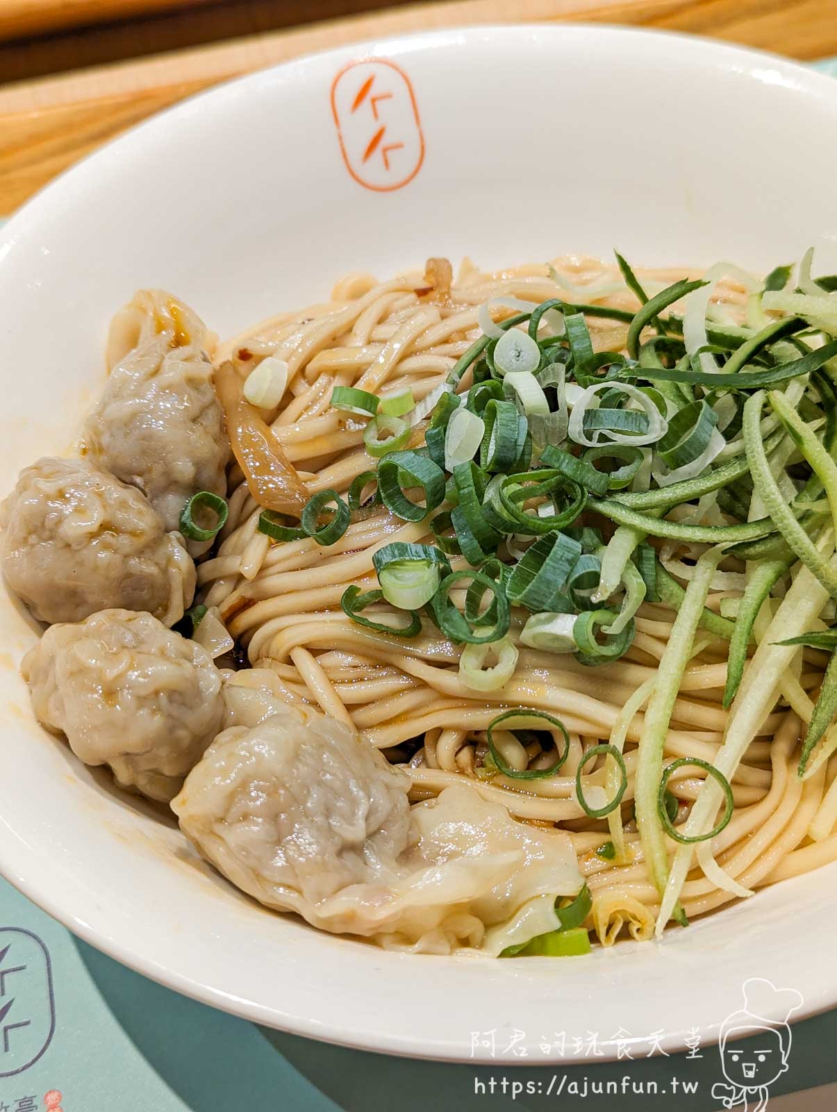 【台中】南屯必吃!墨竹亭燃麵本家:招牌燃麵香辣過癮、鮮蝦抄手、招牌小菜一次滿足(菜單) - 第18張圖