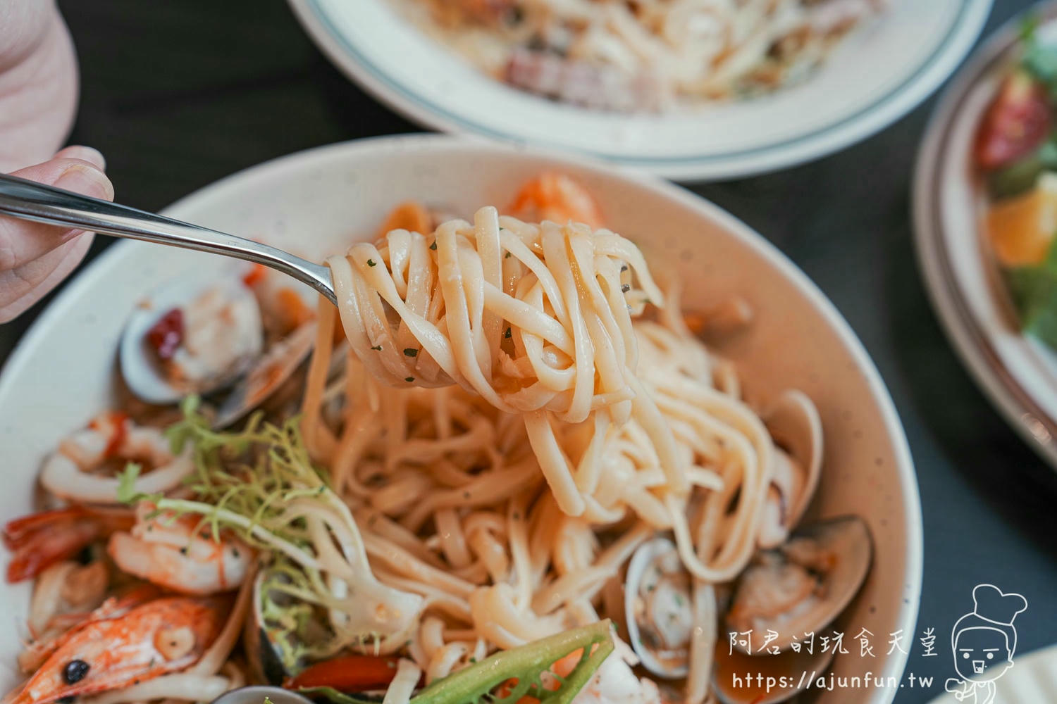 台中車站美食推薦,嶼里With You 食記,炸櫛瓜條、蒜香海鮮義大利麵,用美味牽起浪漫,韓劇般的約會時光 - 第37張圖