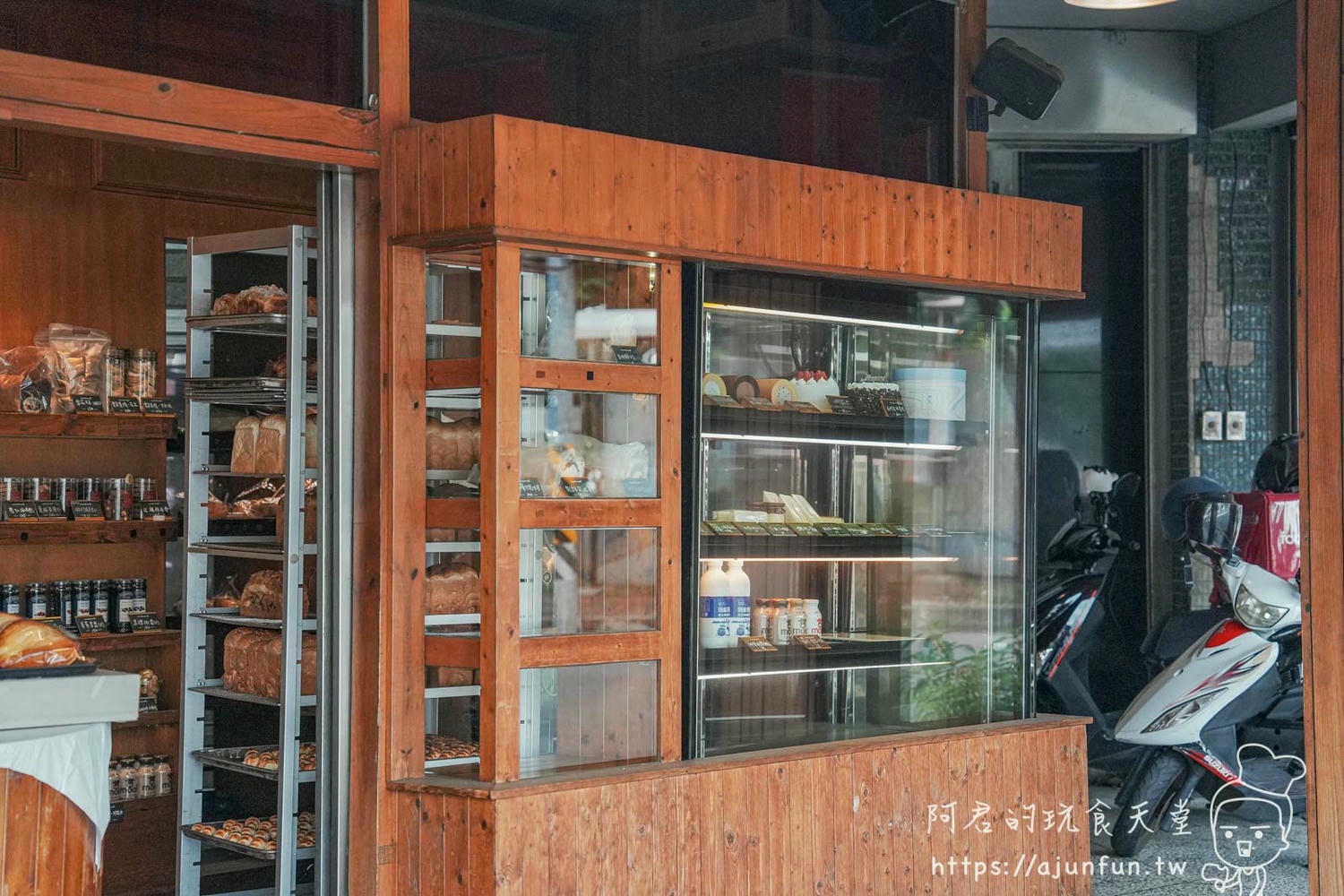 台中火車站隱藏美食,永豐吐司建國店,美味吐司與葡式蛋塔 - 第2張圖