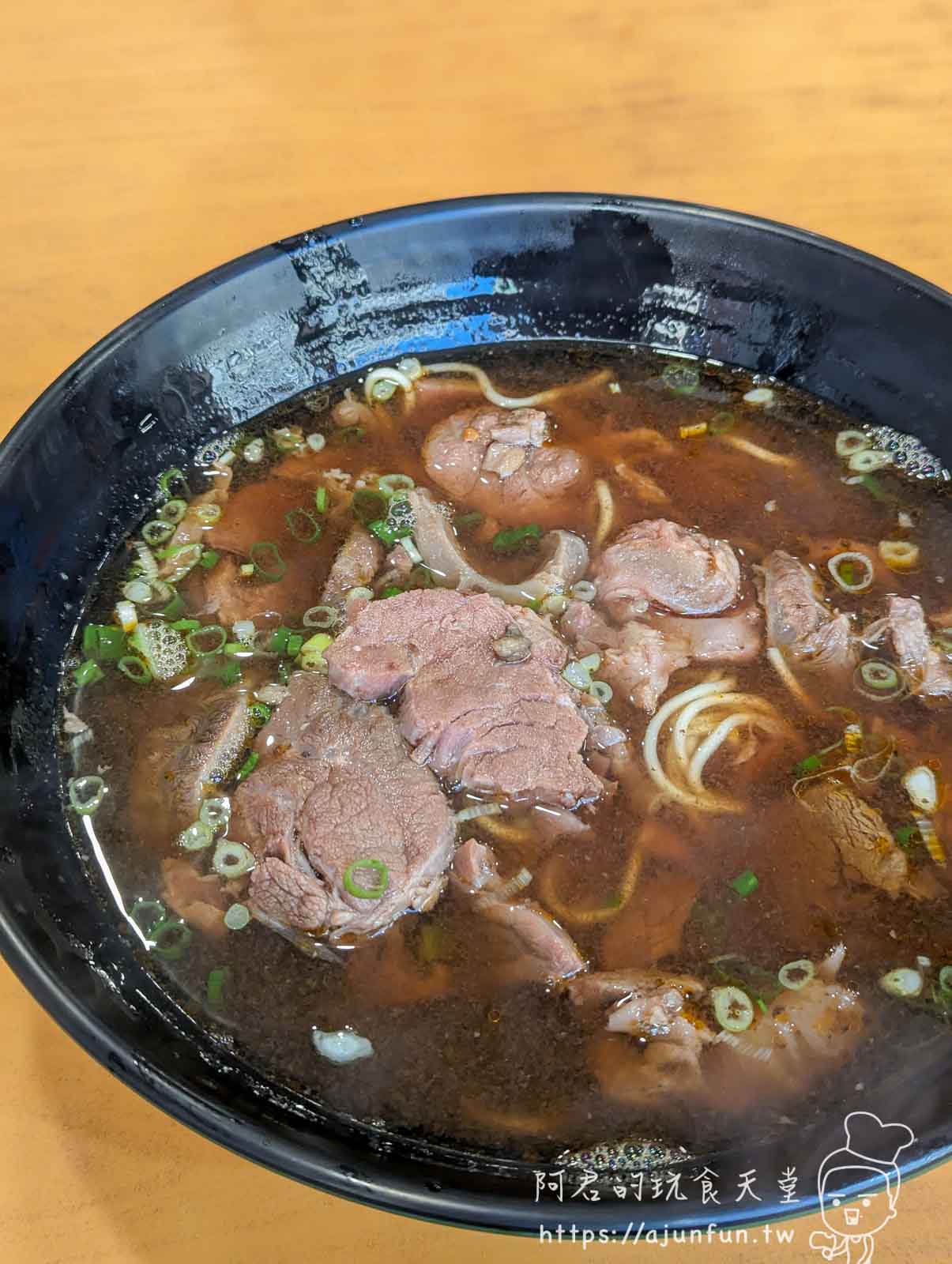 台中嶺東必吃!御品香牛肉麵,銅板價、濃郁湯頭、在地人激推的超高 CP 值牛肉麵 - 第7張圖