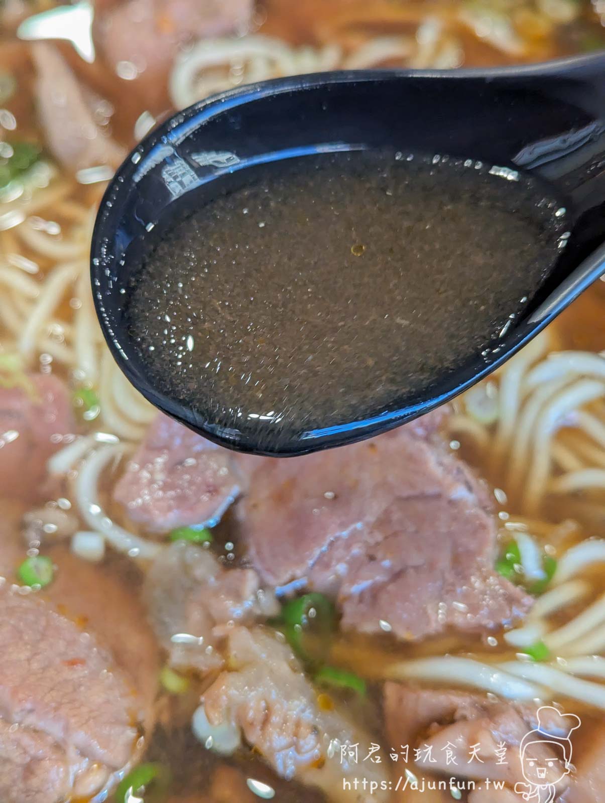 台中嶺東必吃!御品香牛肉麵,銅板價、濃郁湯頭、在地人激推的超高 CP 值牛肉麵 - 第8張圖