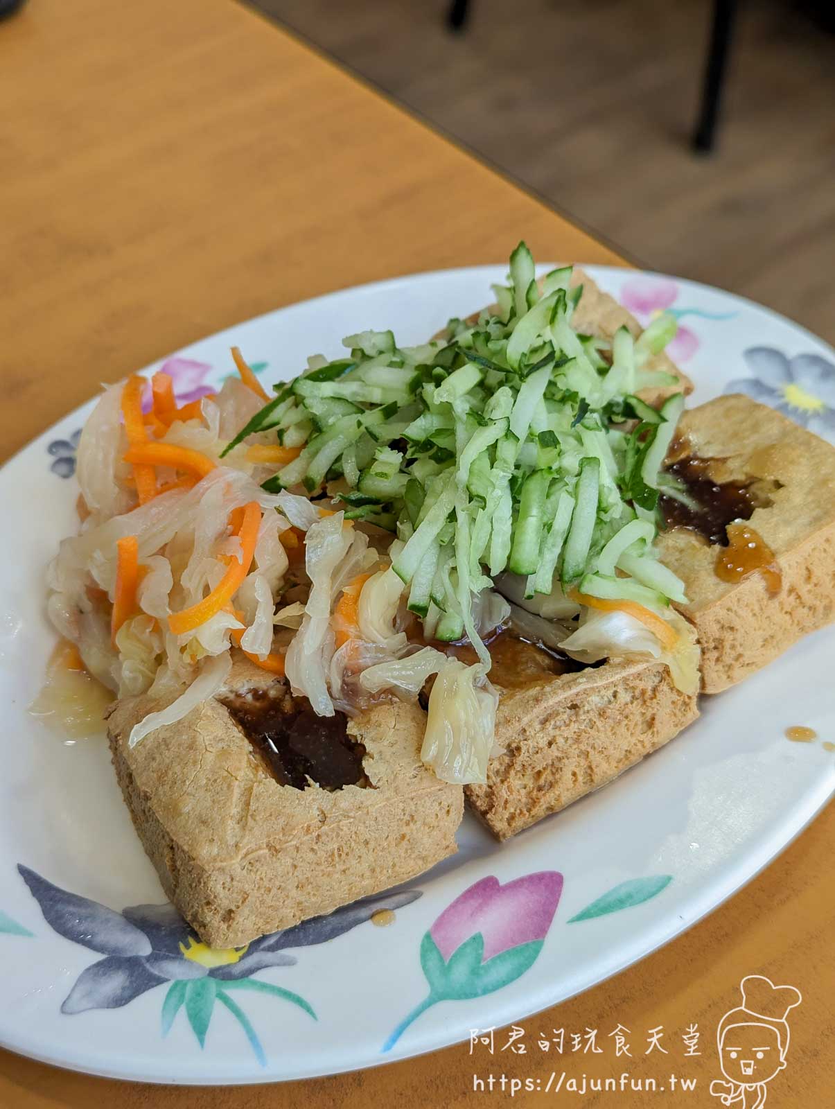 台中嶺東必吃!御品香牛肉麵,銅板價、濃郁湯頭、在地人激推的超高 CP 值牛肉麵 - 第2張圖