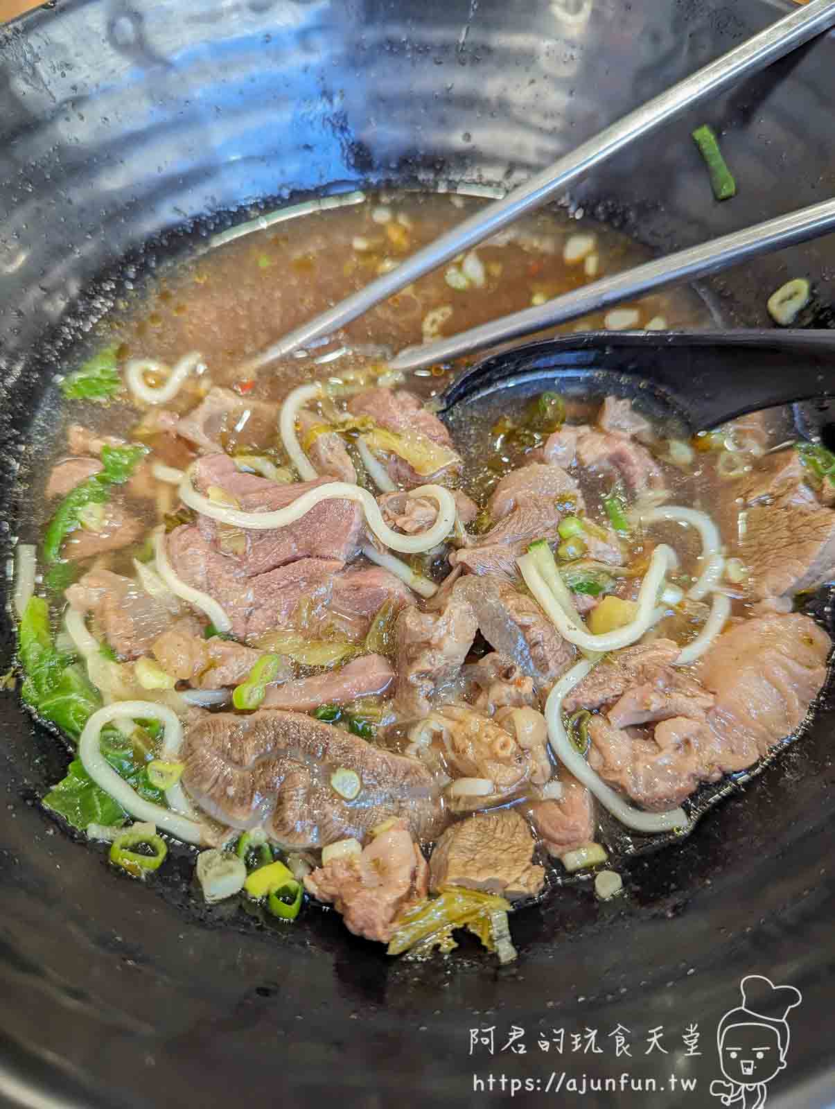 台中嶺東必吃!御品香牛肉麵,銅板價、濃郁湯頭、在地人激推的超高 CP 值牛肉麵 - 第11張圖