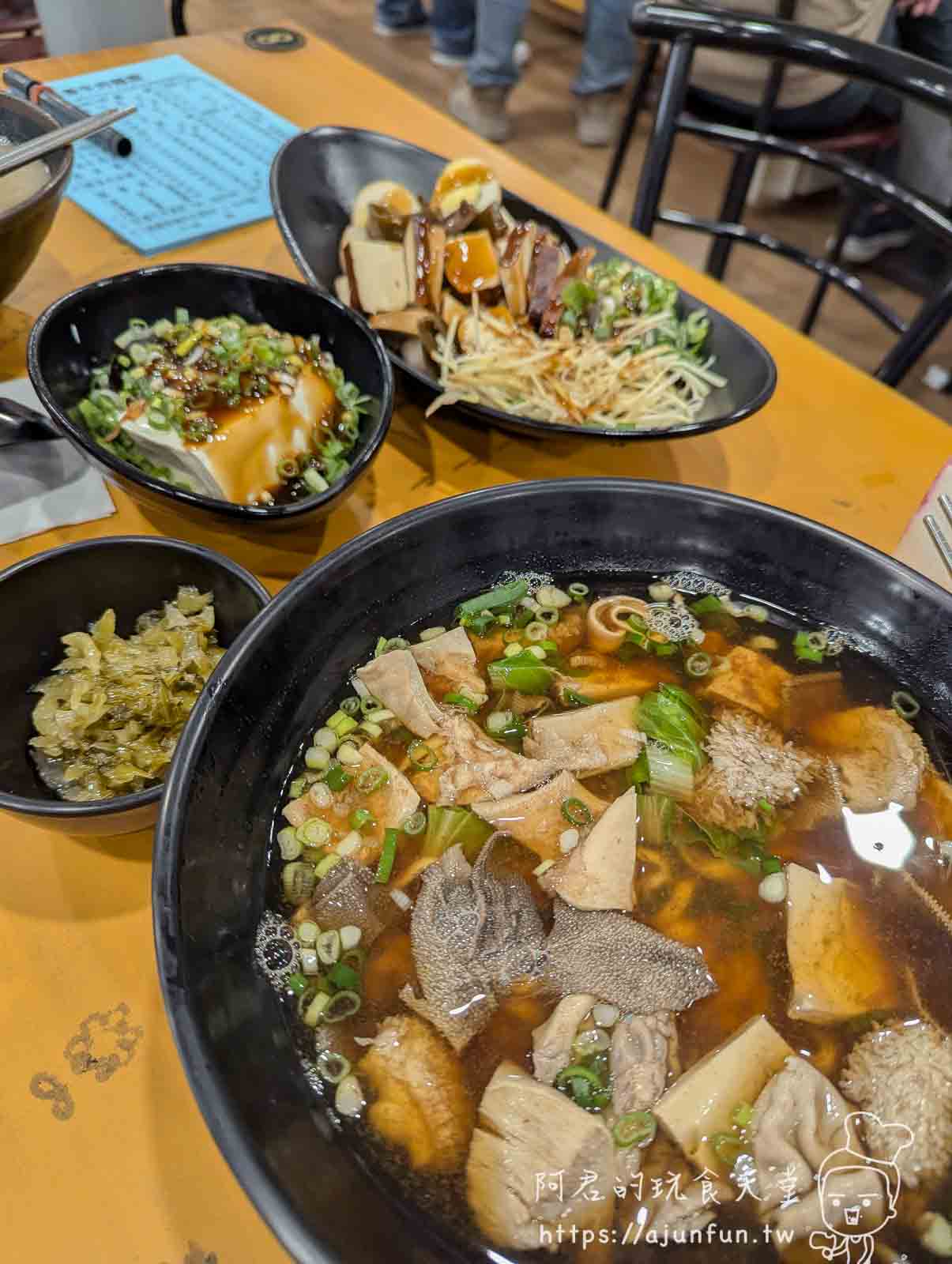 台中嶺東必吃!御品香牛肉麵,銅板價、濃郁湯頭、在地人激推的超高 CP 值牛肉麵 - 第12張圖