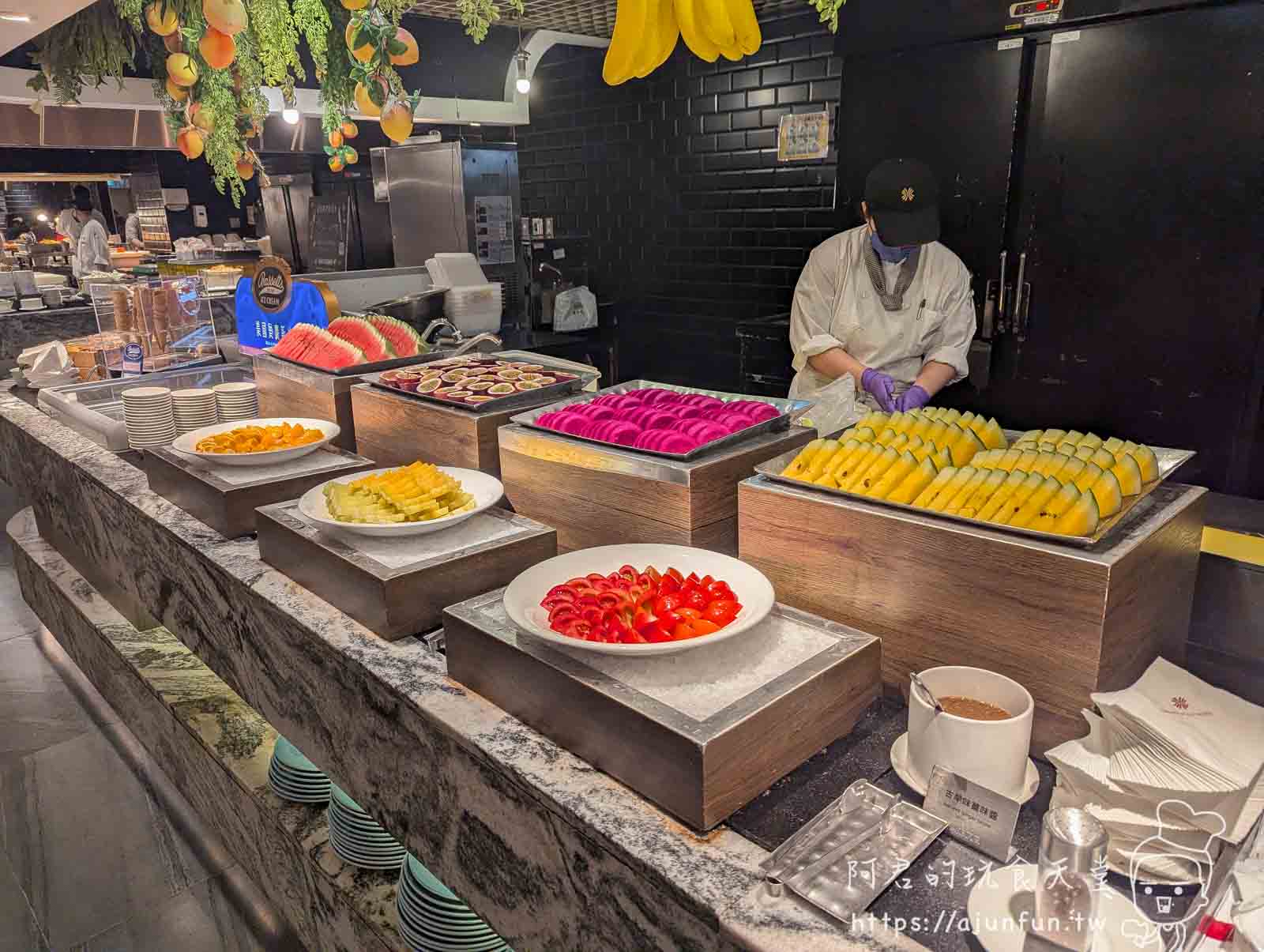 台中吃到飽推薦,漢來海港 台中店好吃嗎,超過 200 道菜色,生蠔、螃蟹、牛排無限享用!菜色、價格、用餐環境、壽星優惠 - 第56張圖