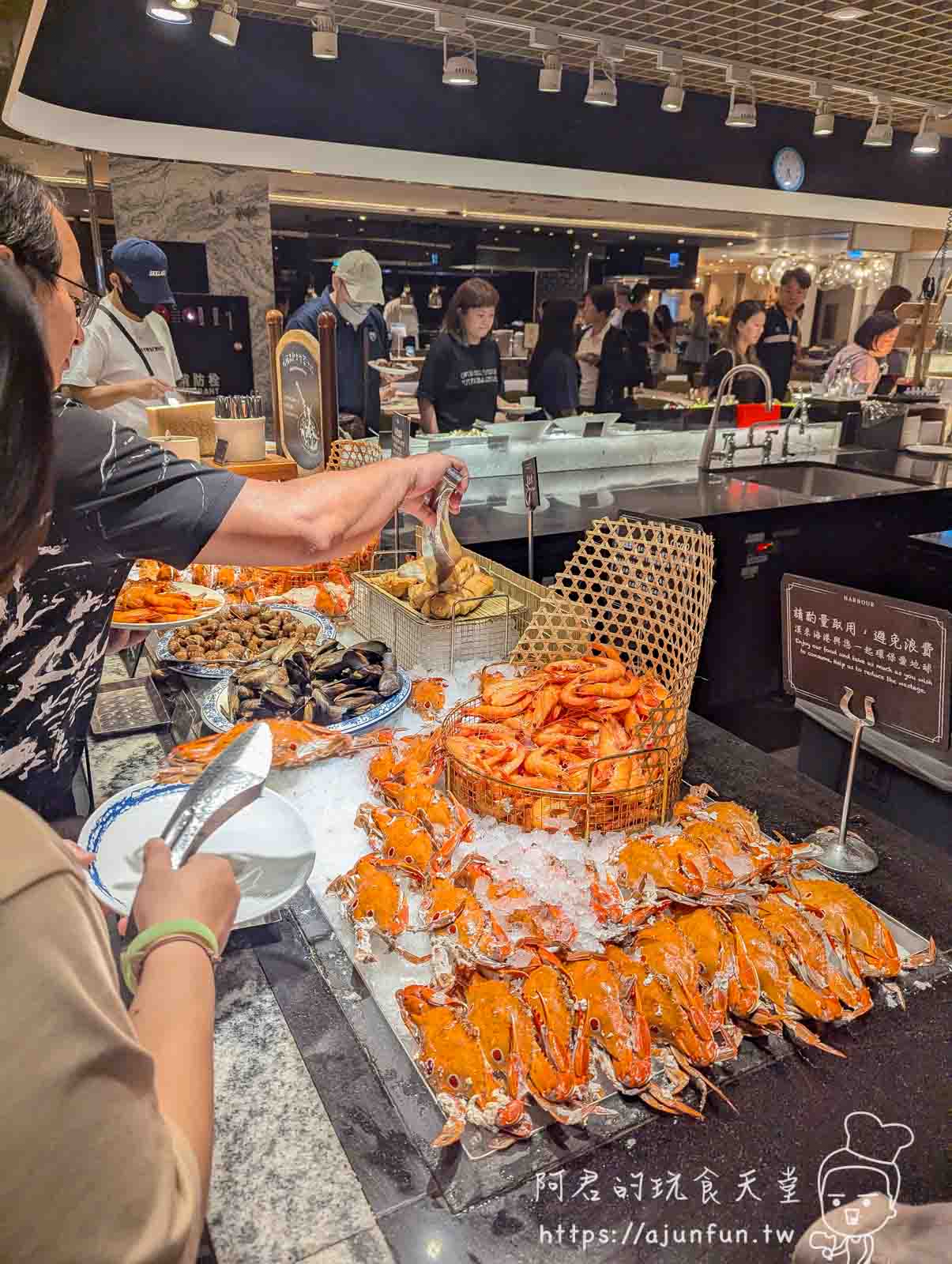 台中吃到飽推薦,漢來海港 台中店好吃嗎,超過 200 道菜色,生蠔、螃蟹、牛排無限享用!菜色、價格、用餐環境、壽星優惠 - 第7張圖