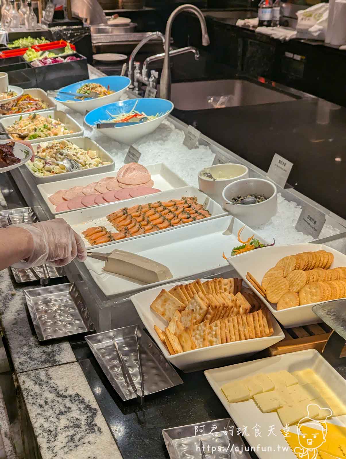 台中吃到飽推薦,漢來海港 台中店好吃嗎,超過 200 道菜色,生蠔、螃蟹、牛排無限享用!菜色、價格、用餐環境、壽星優惠 - 第11張圖