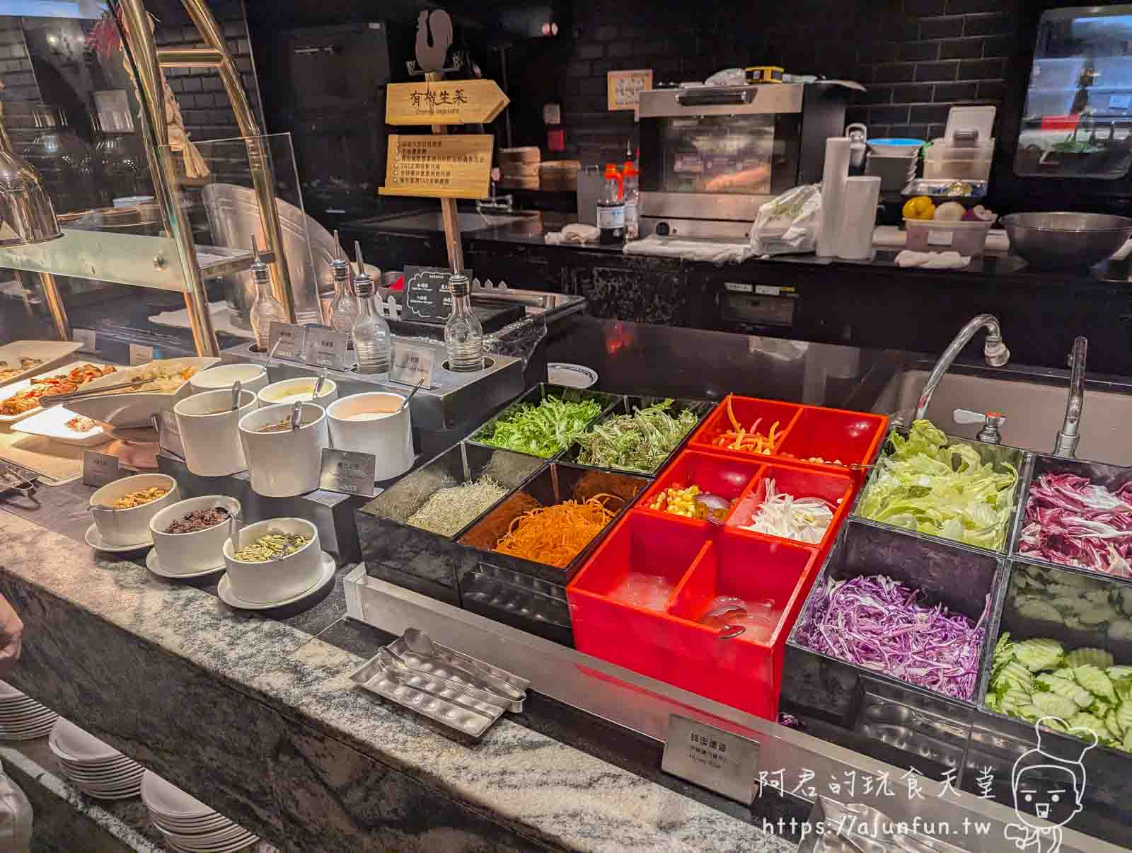 台中吃到飽推薦,漢來海港 台中店好吃嗎,超過 200 道菜色,生蠔、螃蟹、牛排無限享用!菜色、價格、用餐環境、壽星優惠 - 第9張圖