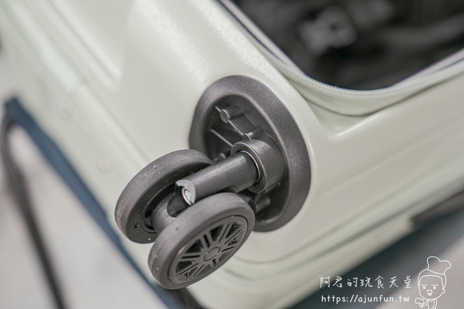【麥斯皮件】平價行李箱推薦:Lynx美國山貓19吋前開式行李箱實測心得分享,輕巧時尚,陪你走遍天下!(內含埔里行李箱推薦及行李箱維修資訊) - 第11張圖