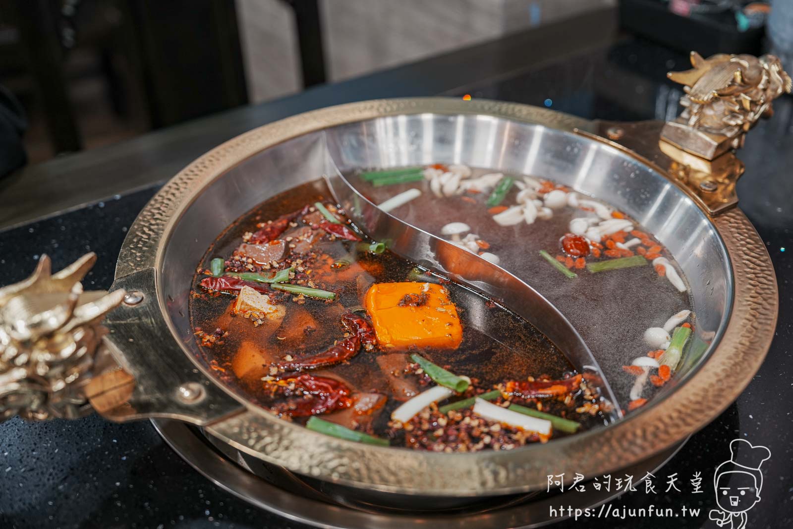 台中必吃麻辣鍋!張飛重慶老火鍋:手撕鮮毛肚、手切大刀腰片、獨家泡椒丸子,香辣過癮 - 第11張圖