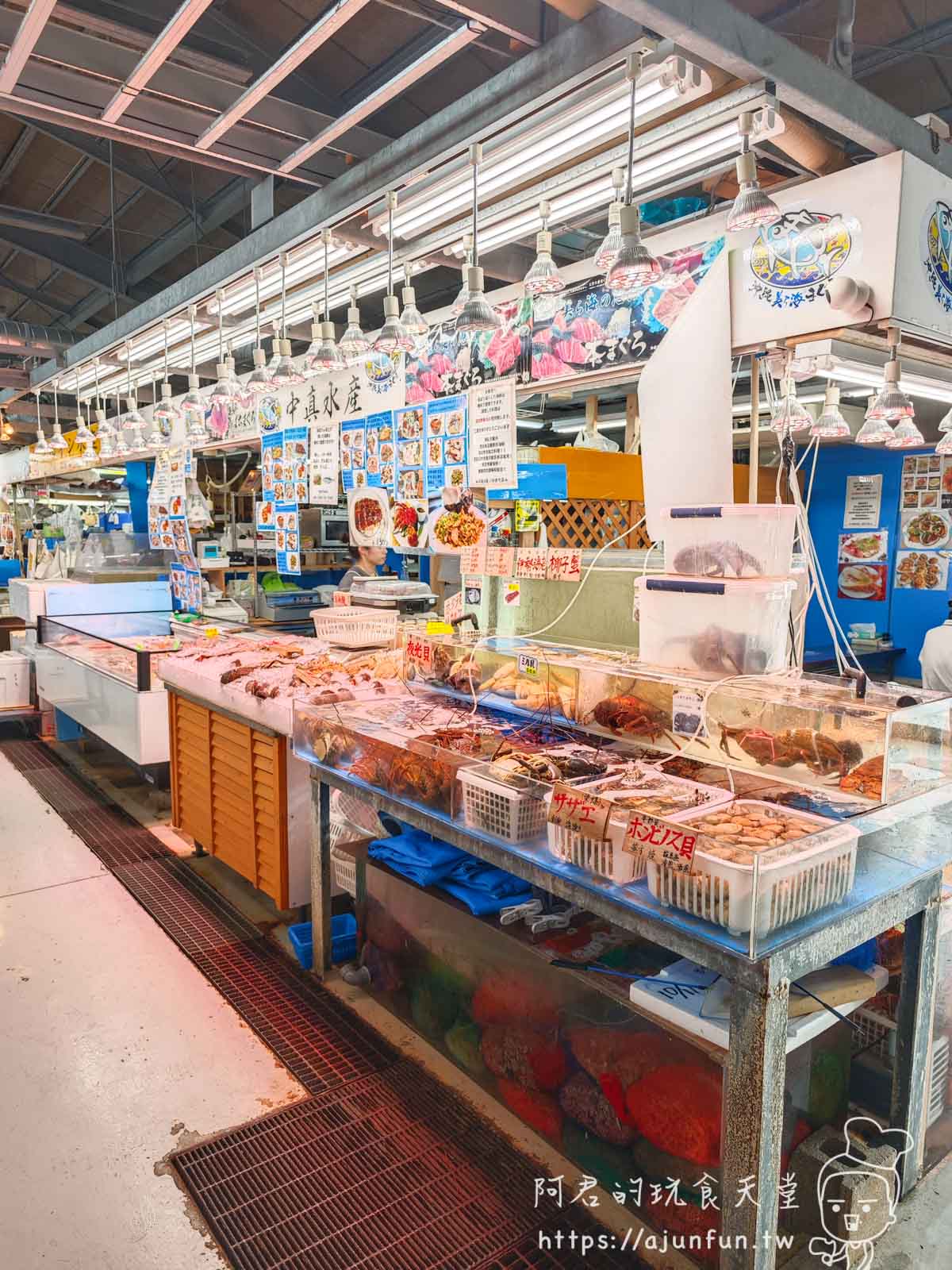 【沖繩那霸】泊港魚市場 (泊いゆまち) 美食攻略:鮪魚生魚片必吃!交通停車、營業時間、店家推薦 - 第10張圖